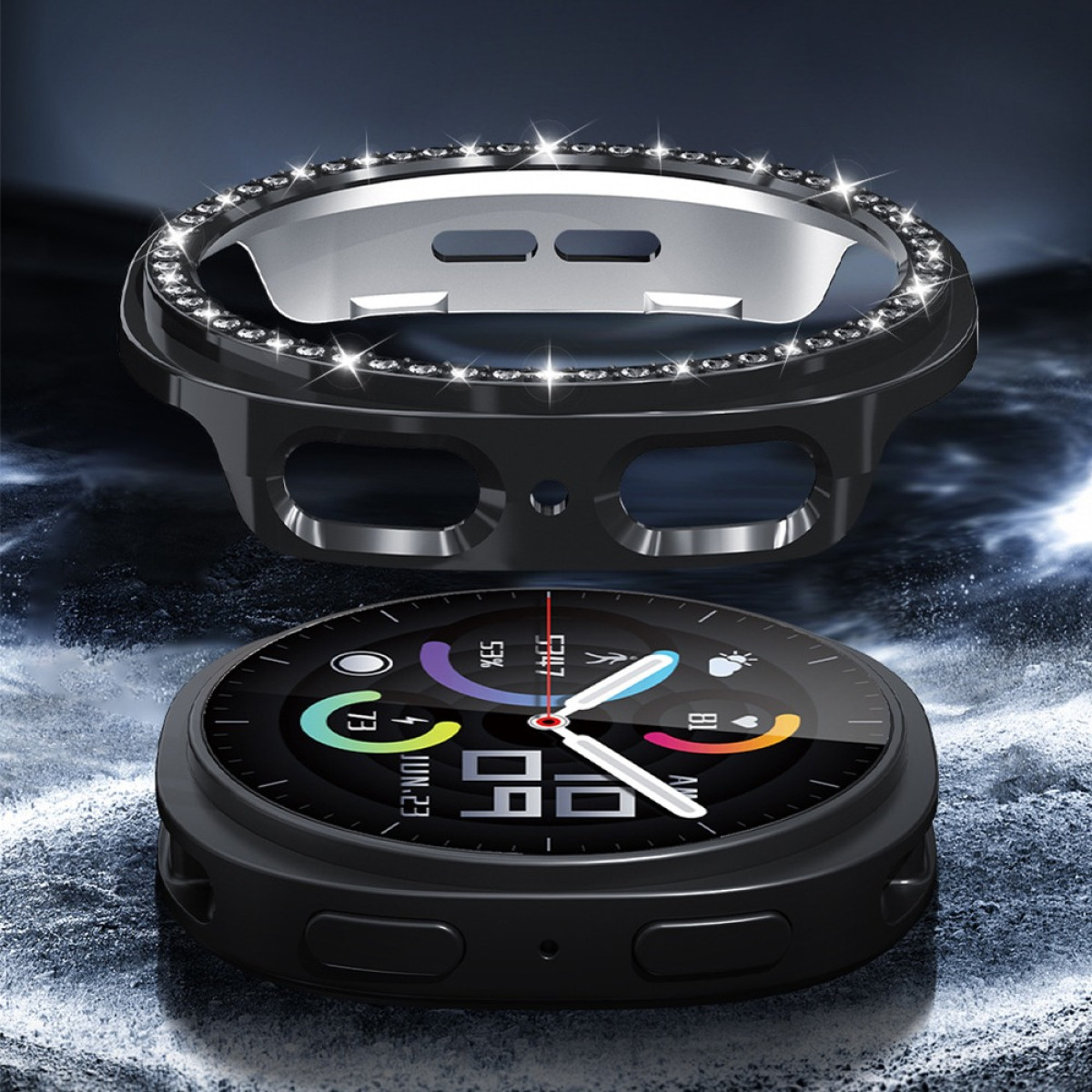 Ein schwarzes Smartwatch-Gehäuse mit glitzernden Steinen über einer Smartwatch.