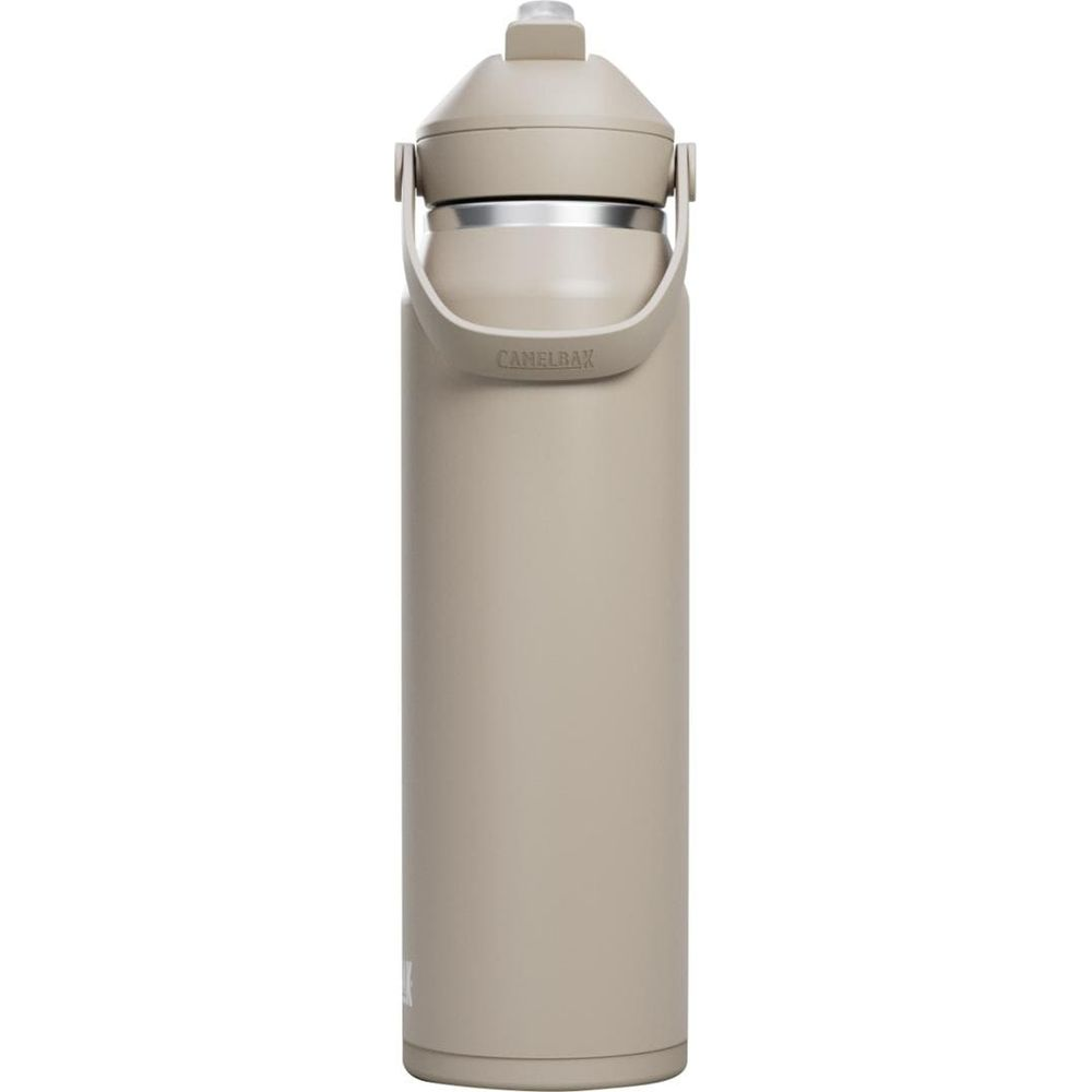 Eine beige Camelbak-Wasserflasche mit Griff und Strohhalmdeckel.