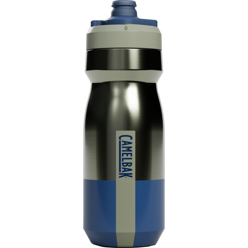 Eine silberne Camelbak-Wasserflasche mit blauem und grauem Streifen.