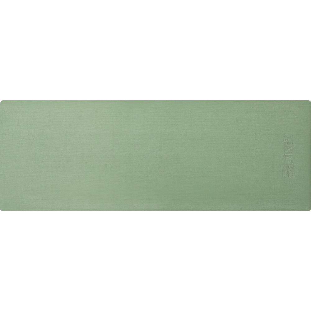 Un tapis de yoga vert Airex posé à plat sur fond blanc.