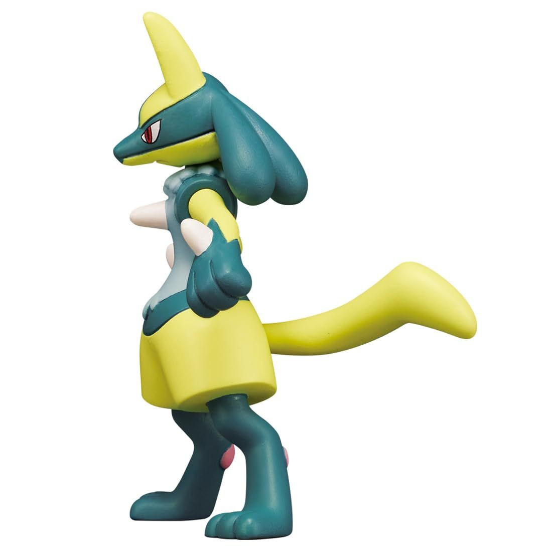 Ein Stehfigur von Lucario in Gelb und Blau mit roten Augen auf weißem Hintergrund.
