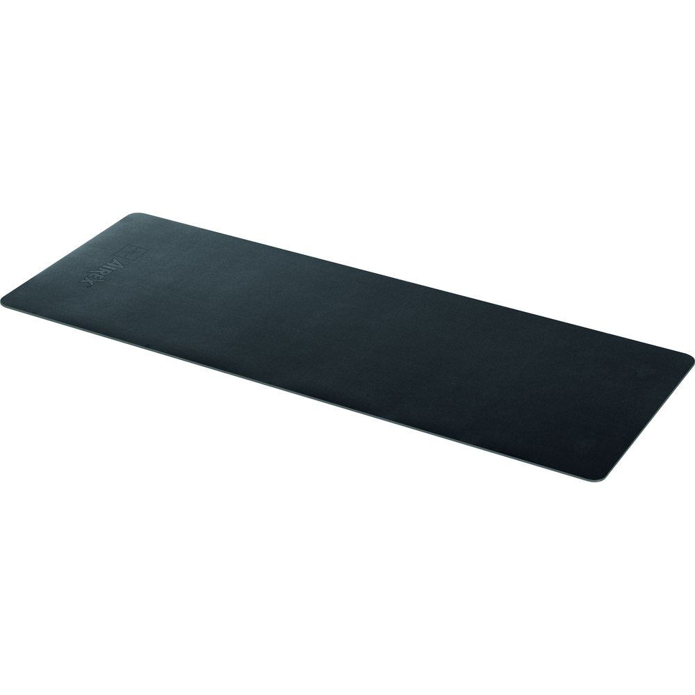 Un tapis de gym Airex noir repose sur fond blanc.