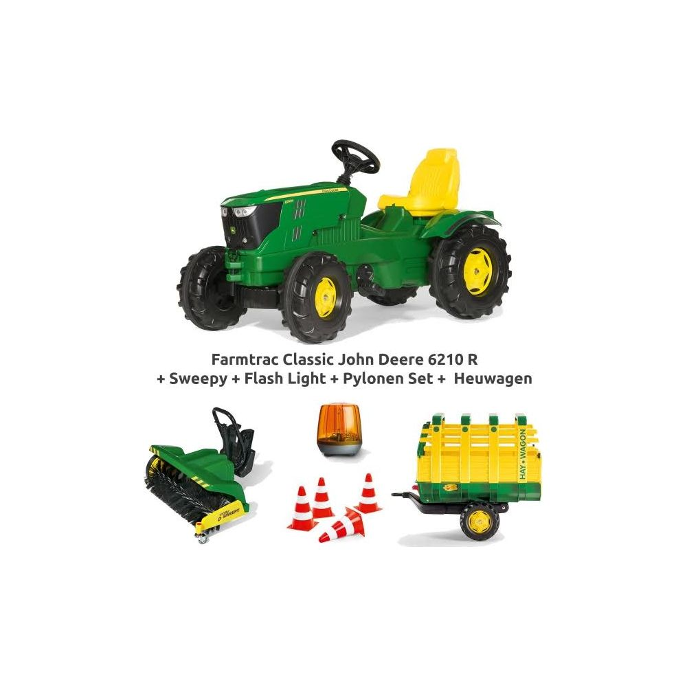 Ein grüner John Deere Traktor mit gelbem Sitz, Anhänger, Kehrmaschine, Licht und Pylonen.