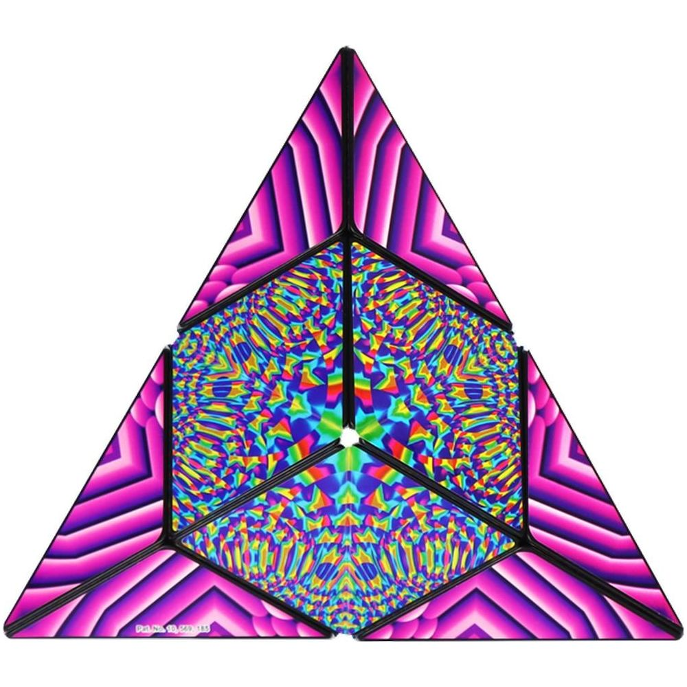 Dreieckiges Puzzle mit kaleidoskopischem Muster in Lila, Blau und Grün.