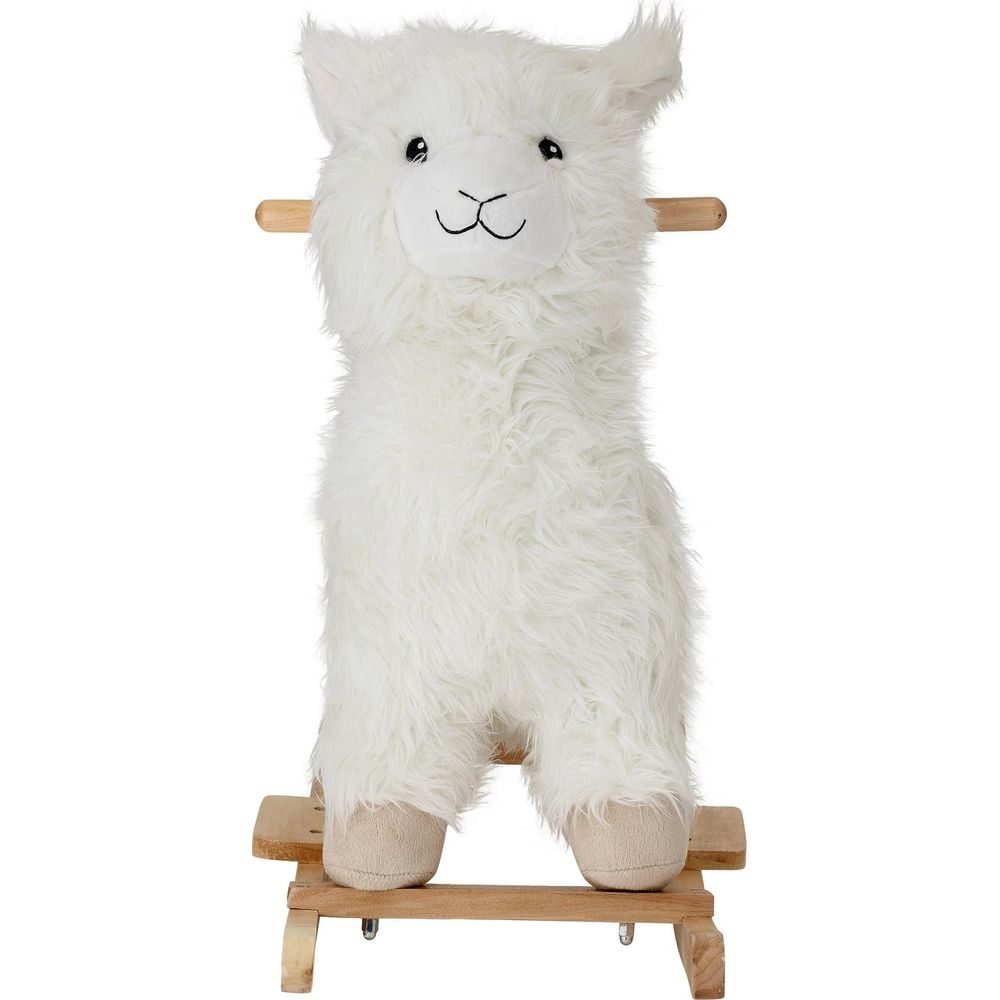 Ein weißes, flauschiges Lama-Schaukeltier auf einem Holzgestell, mit Holzgriffen.