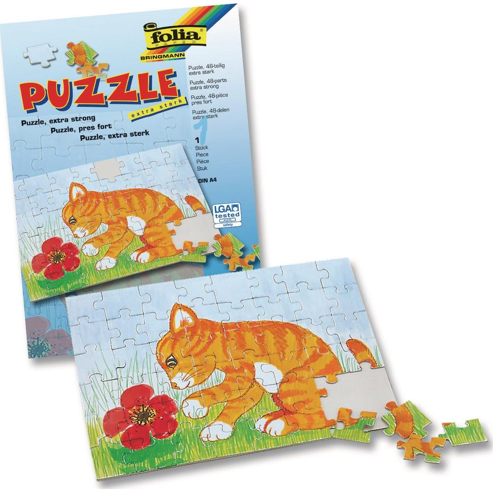Ein 48-teiliges Puzzle mit einer orangefarbenen Katze, die auf Gras vor einer roten Blume sitzt.