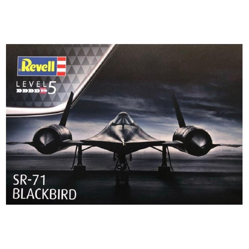 Maquette Revell SR-71 Blackbird sur fond sombre.