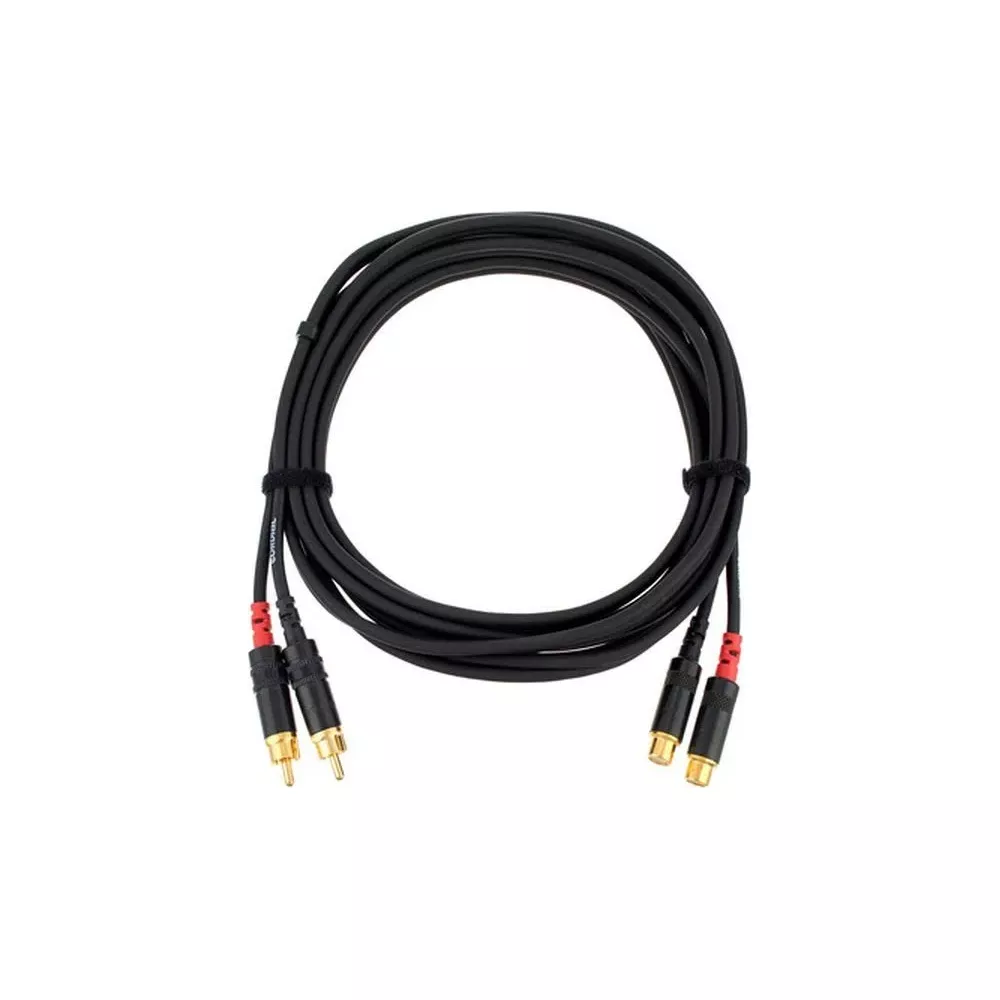 Schwarzes Kabel mit zwei RCA-Steckern an beiden Enden, Goldkontakte.