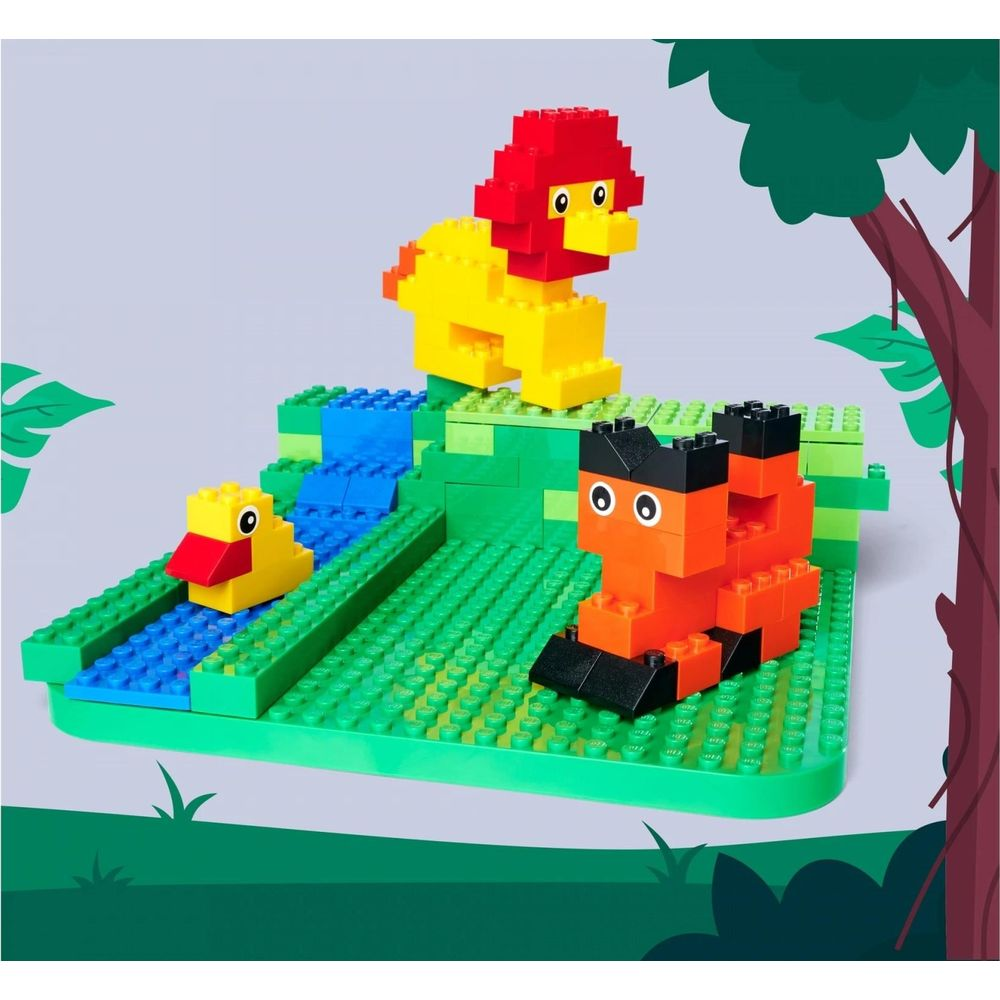 Un lion, un renard et un canard en blocs de construction colorés dans une scène de jungle.