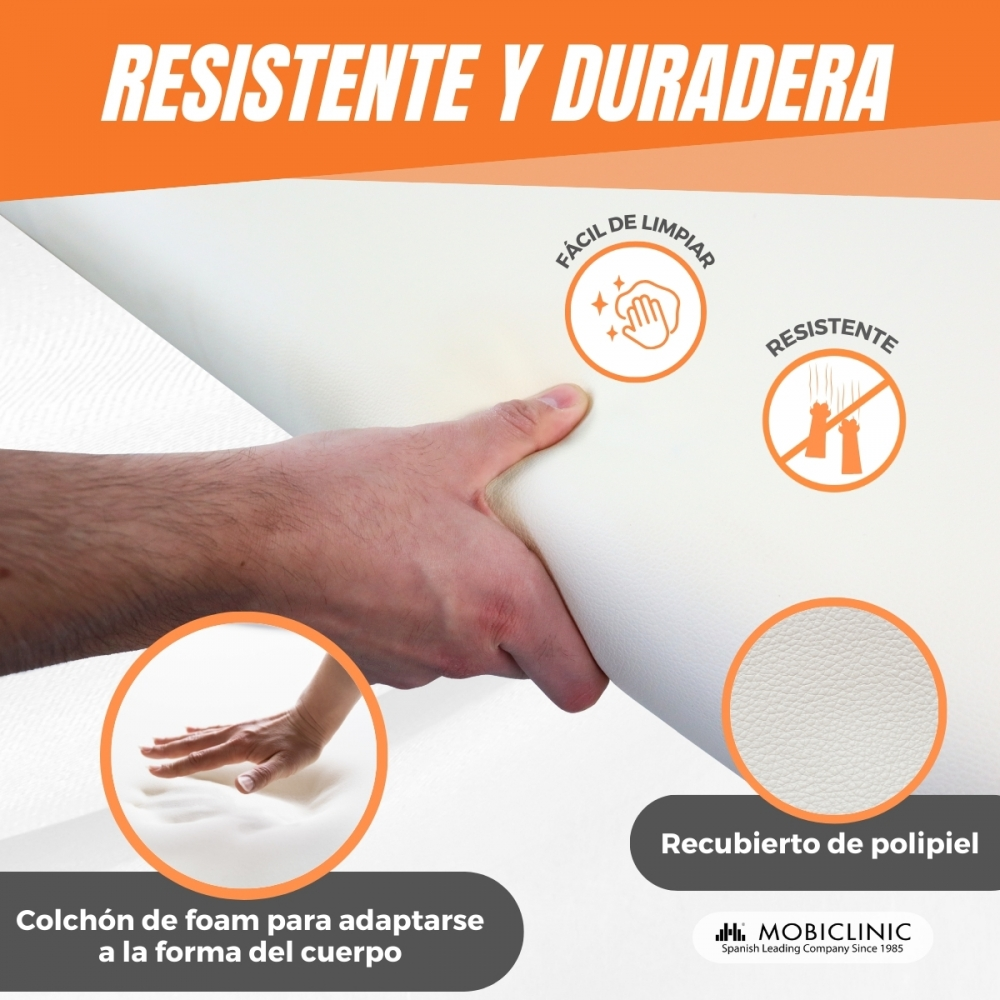 Una mano presionando un colchón de espuma blanco, destacando durabilidad y fácil limpieza.