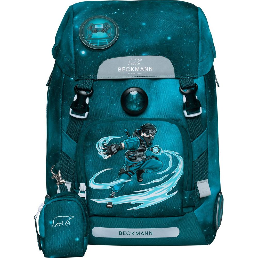 Rucksack mit Ninja-Motiv im Weltraumdesign, Beckmann-Logo und Beutel.