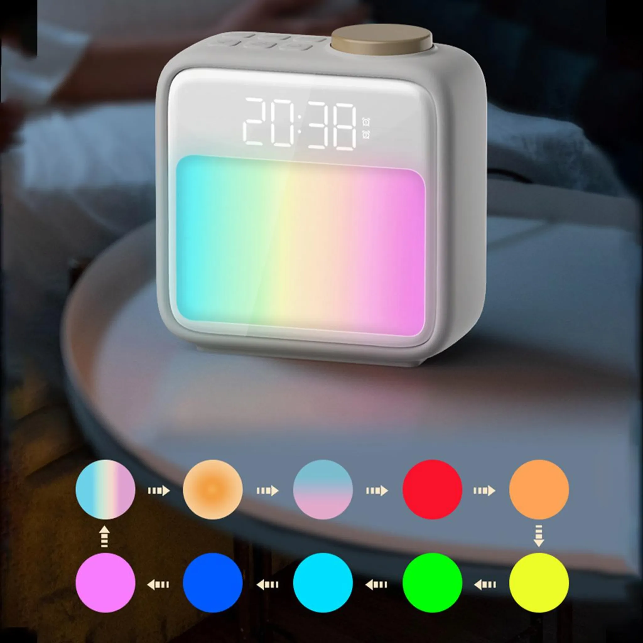 Ein weißer Digitalwecker mit Regenbogenlicht und Zeit 20:38.