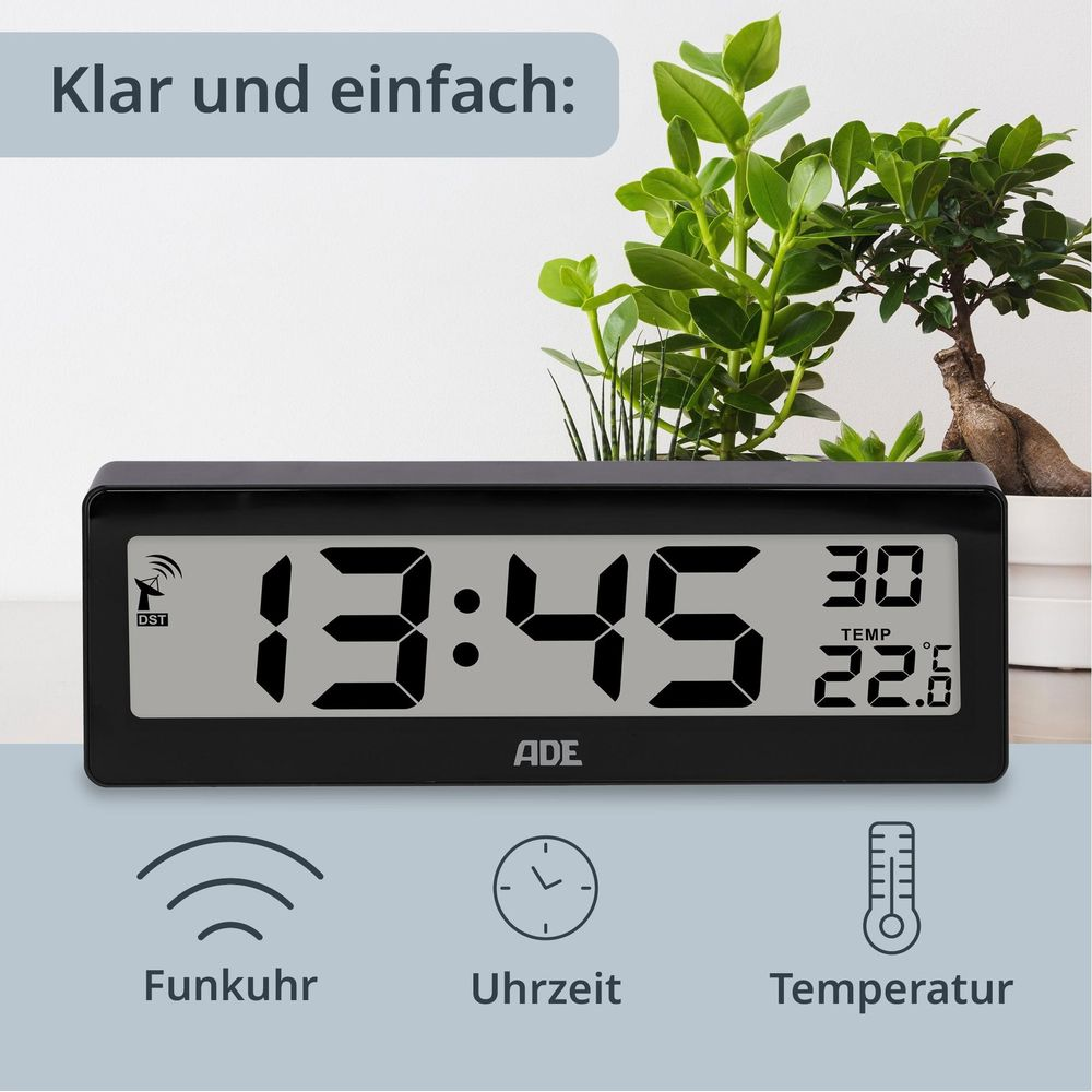 Horloge numérique affiche 13:45, temp 22.0°C. Icônes radio, heure, temp en bas.