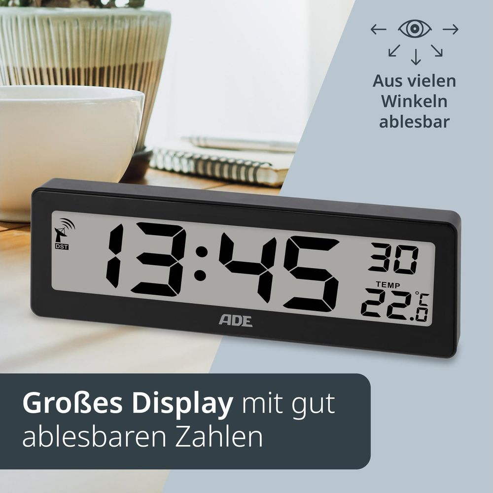 Horloge numérique affichant 13:45, DST, 30 degrés et 22,5 degrés Celsius.