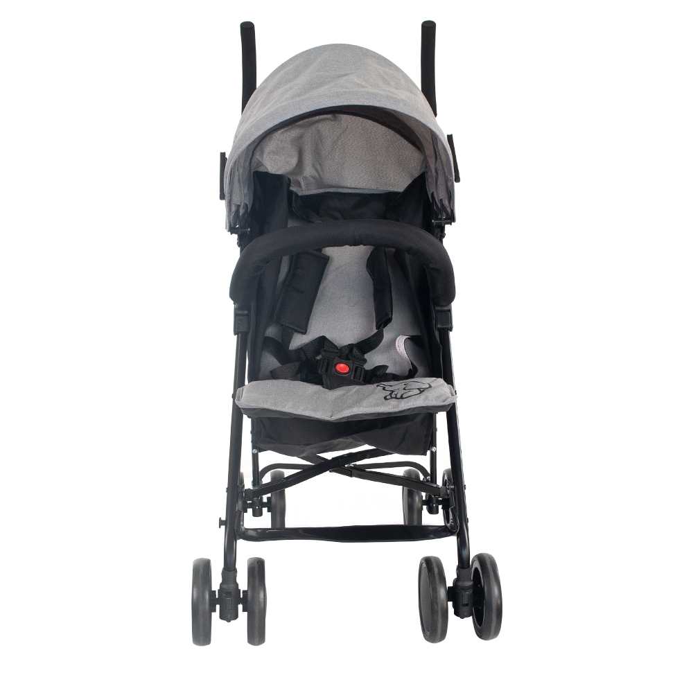 Cochecito gris con asiento negro, correas y capota. Ruedas delanteras giratorias.