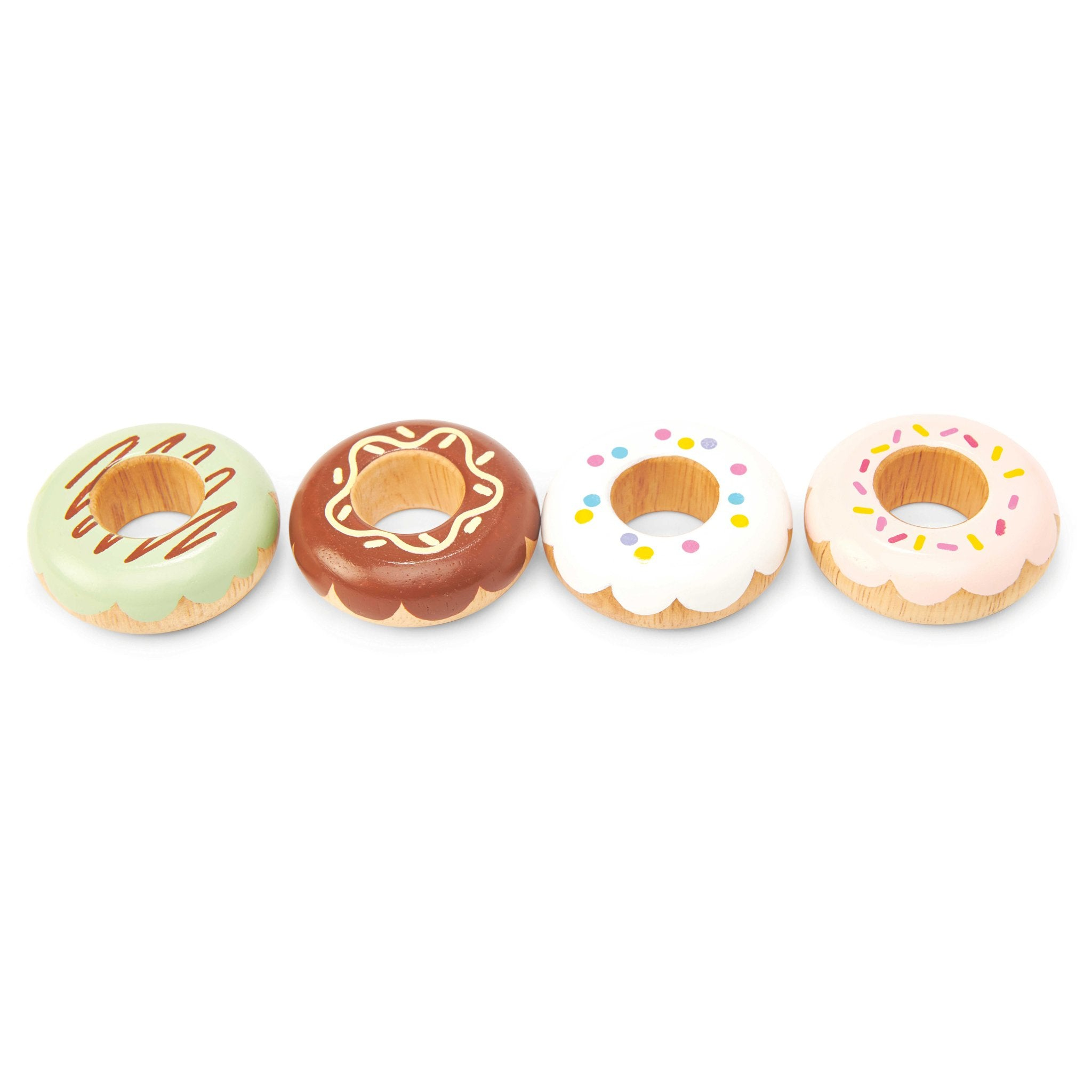 Vier Holz-Donuts in einer Reihe: grün mit braunen Streifen, braun mit weiß, weiß mit bunten Streuseln, rosa mit Streuseln.