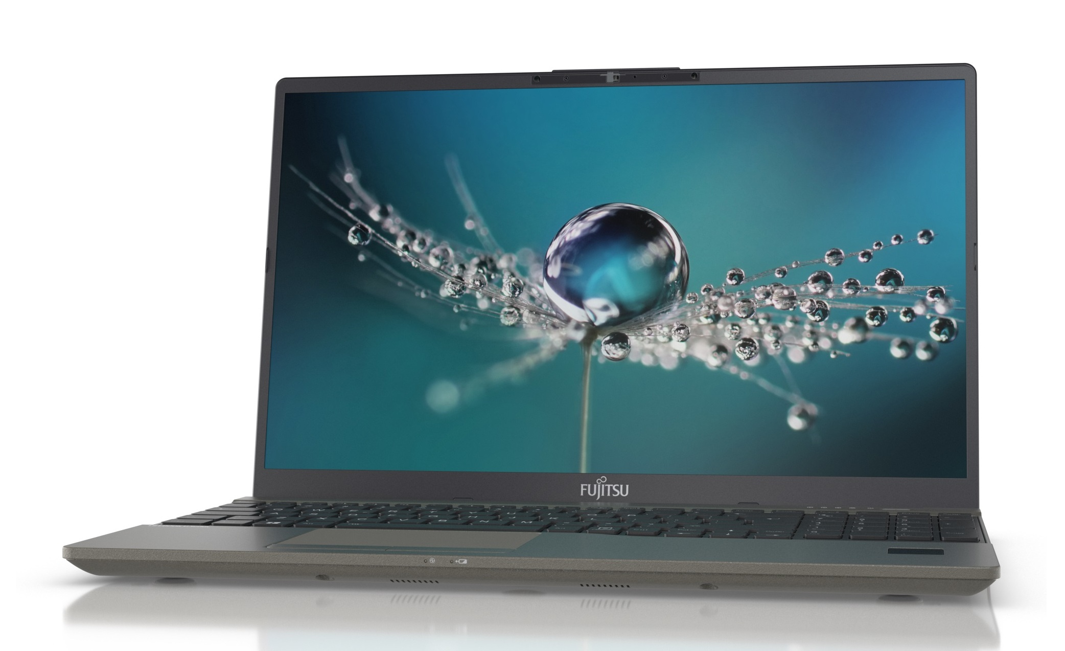 Ein geschlossener Fujitsu Laptop mit einem Hintergrundbild von Wassertropfen auf einer Pusteblume.
