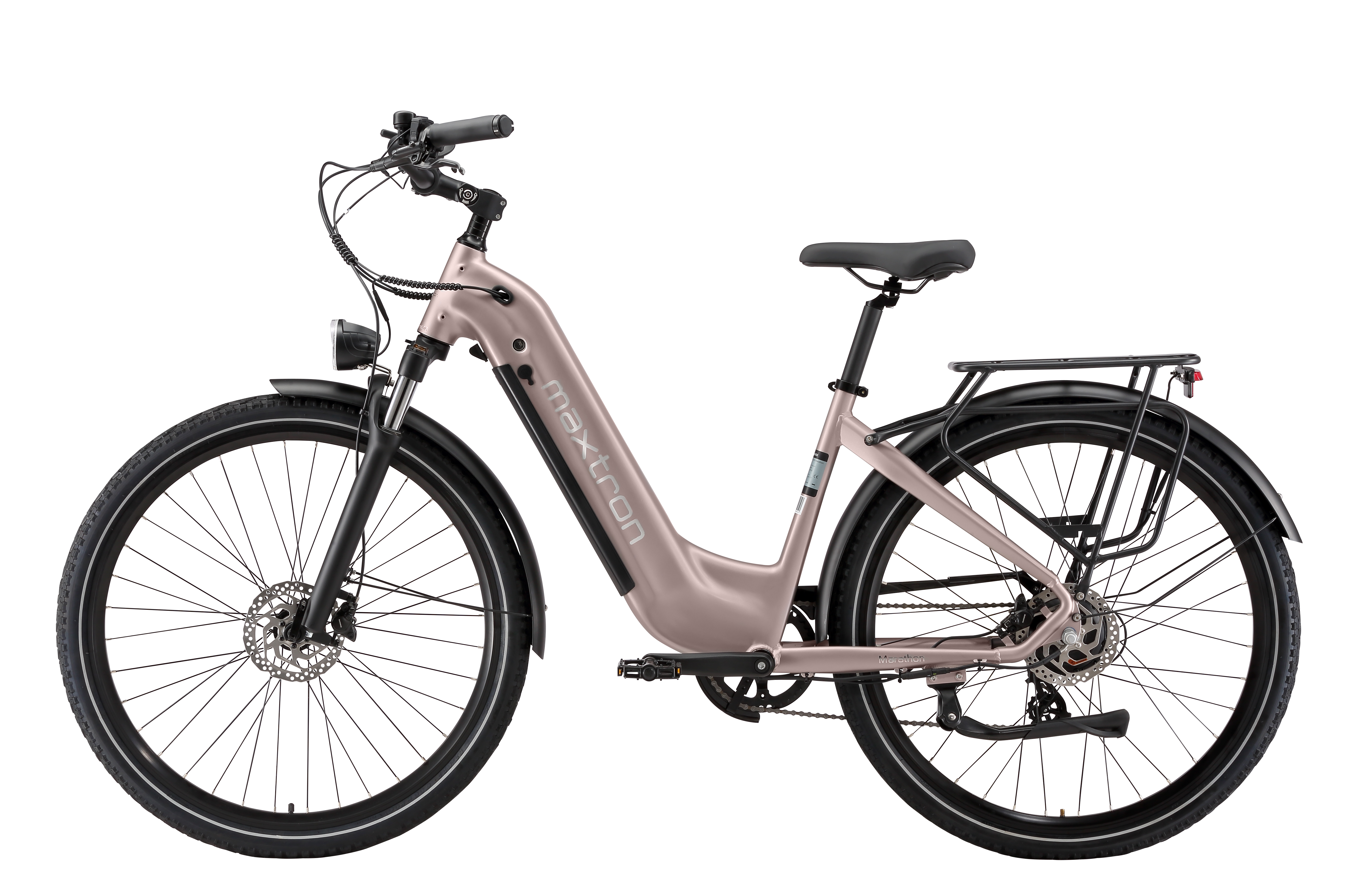 Ein roségoldenes E-Bike mit Gepäckträger, weißem Hintergrund.
