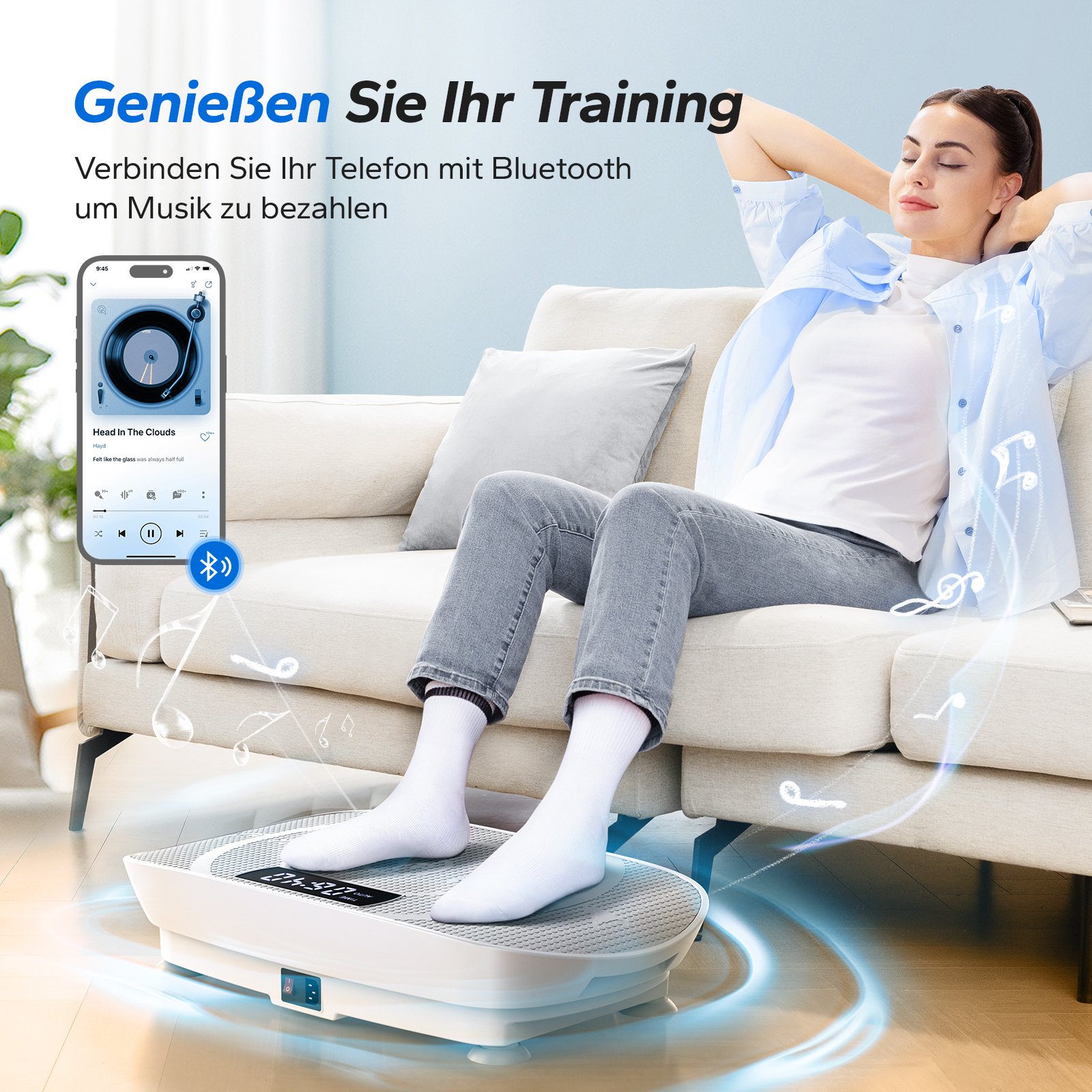 Frau entspannt auf Sofa, Füße auf Vibrationsplatte, Musik spielt.