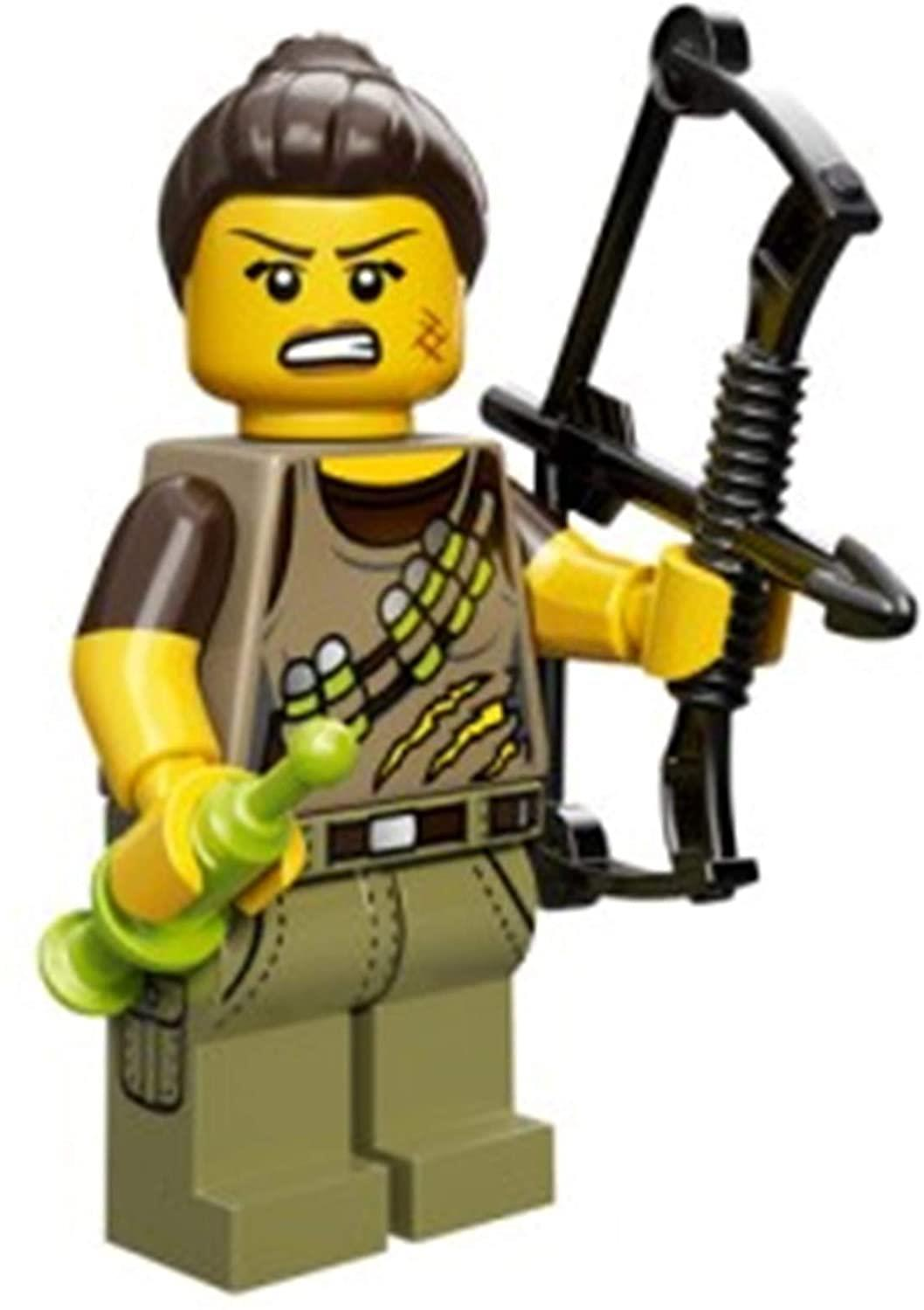 Yay, ok, yeşil tutucu ve kahverengi yelekli Lego figürü.