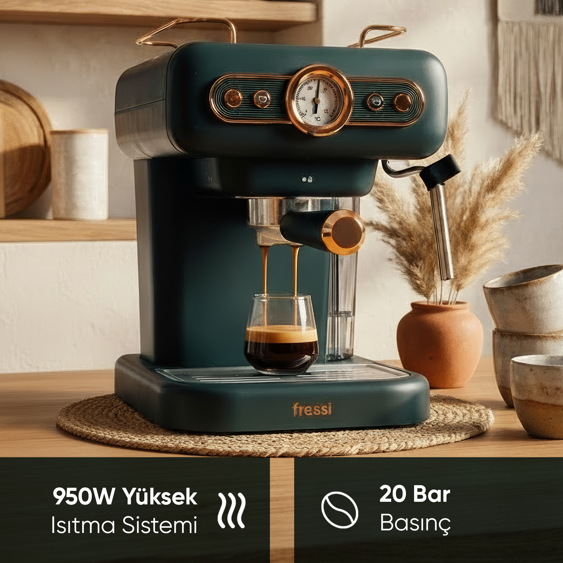 Espresso makinesi bardağa kahve yapıyor; yanında saksıda pampas otu var.