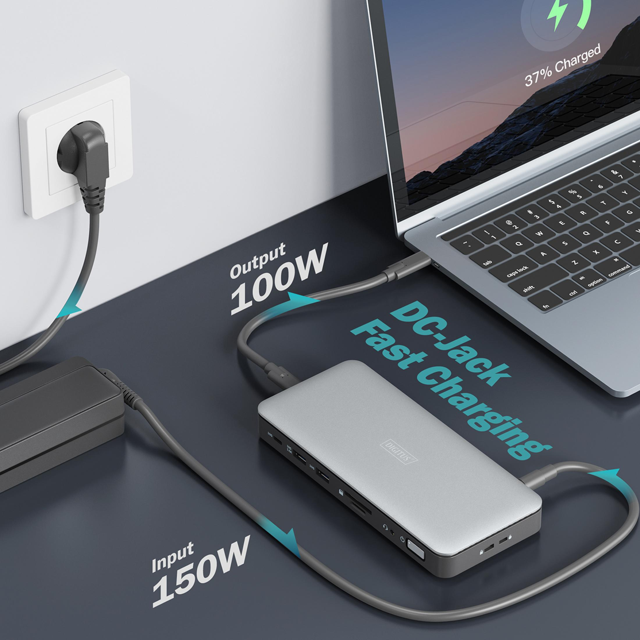 Ein Laptop wird über einen USB-C-Hub aufgeladen, der an die Steckdose angeschlossen ist.