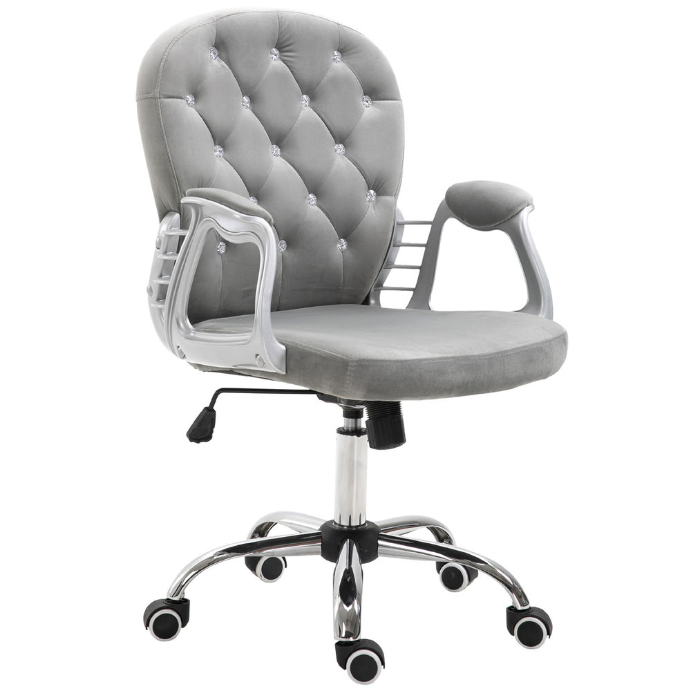 Una silla de oficina gris con detalles plateados y botones de cristal.
