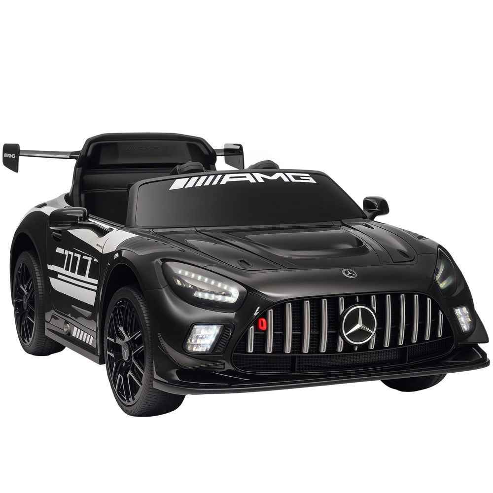 Coche eléctrico infantil negro Mercedes-AMG con alerón y detalles blancos.