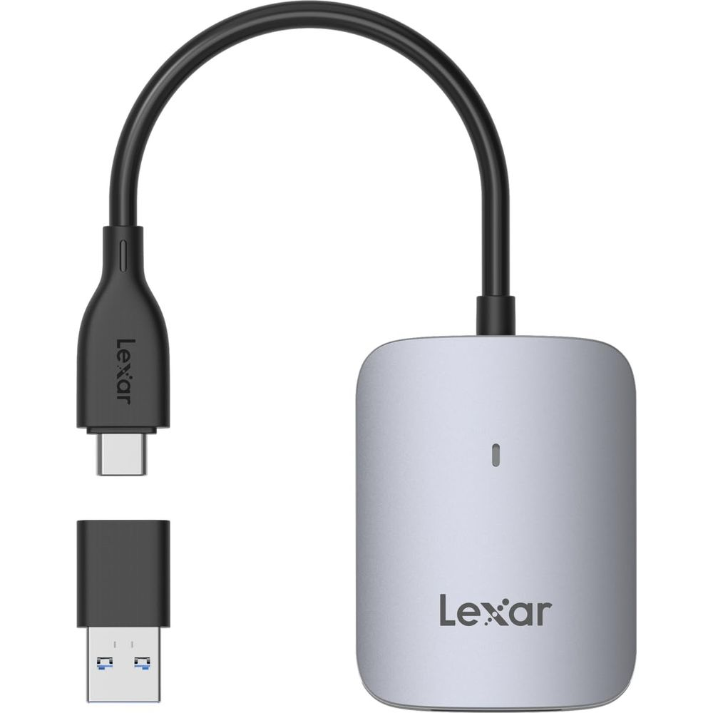 Ein silberner Lexar-Kartenleser mit schwarzem Kabel und USB-C-Anschluss.