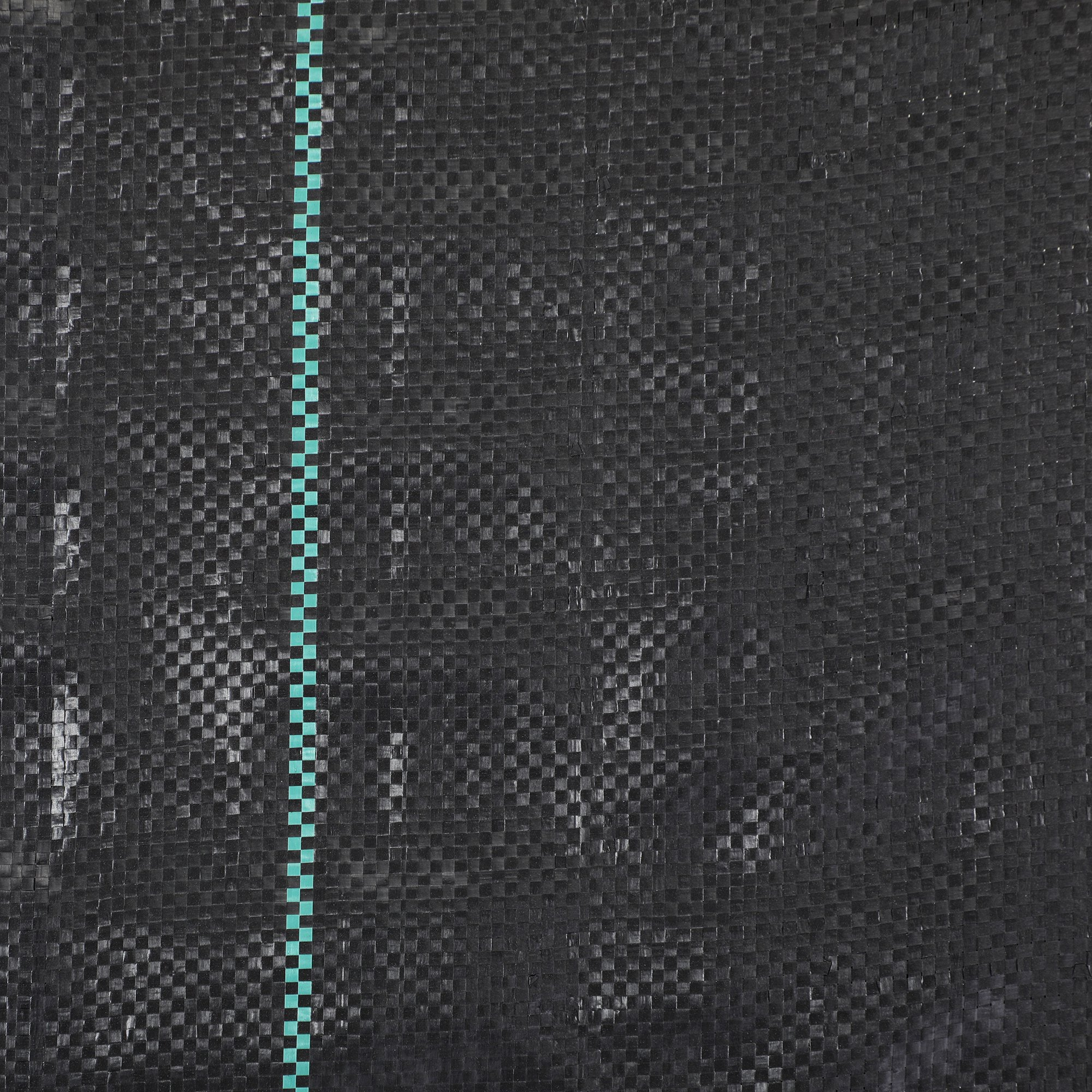 Tejido negro con una línea vertical turquesa.