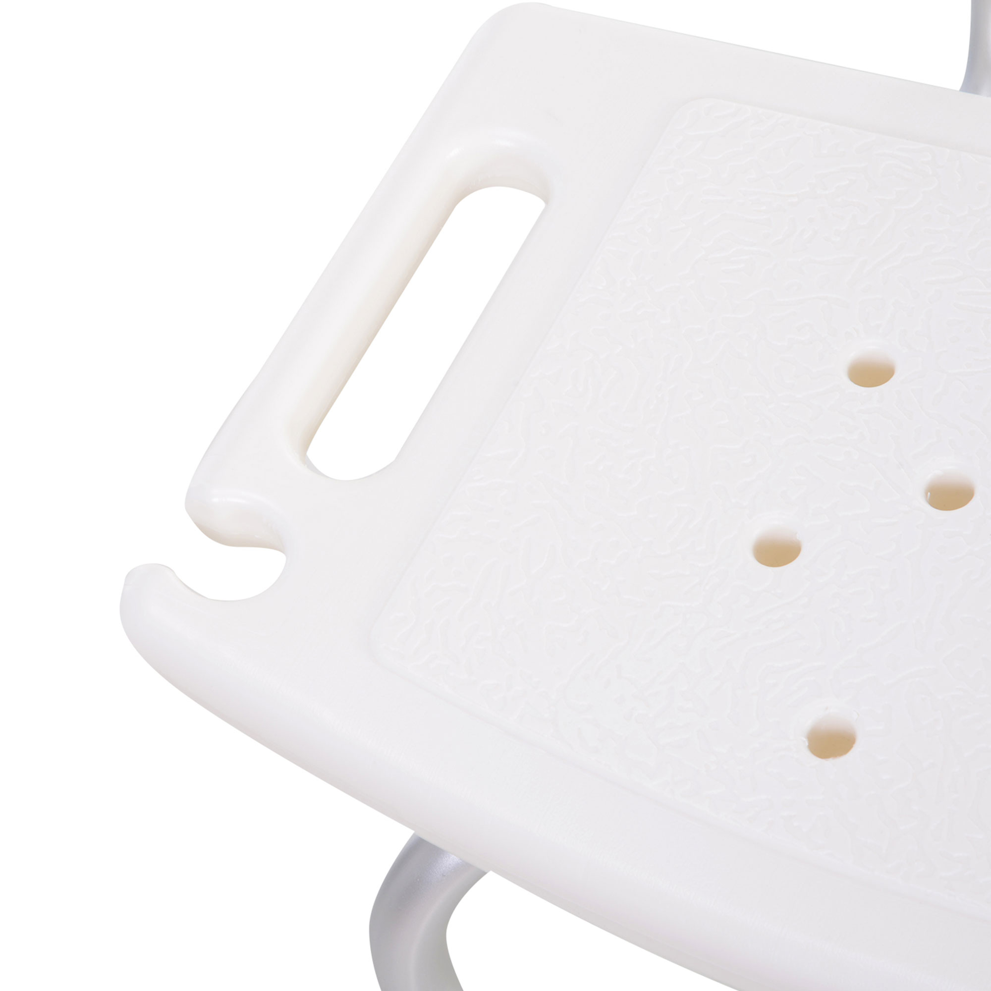 Un taburete de ducha blanco con asa y orificios de drenaje.