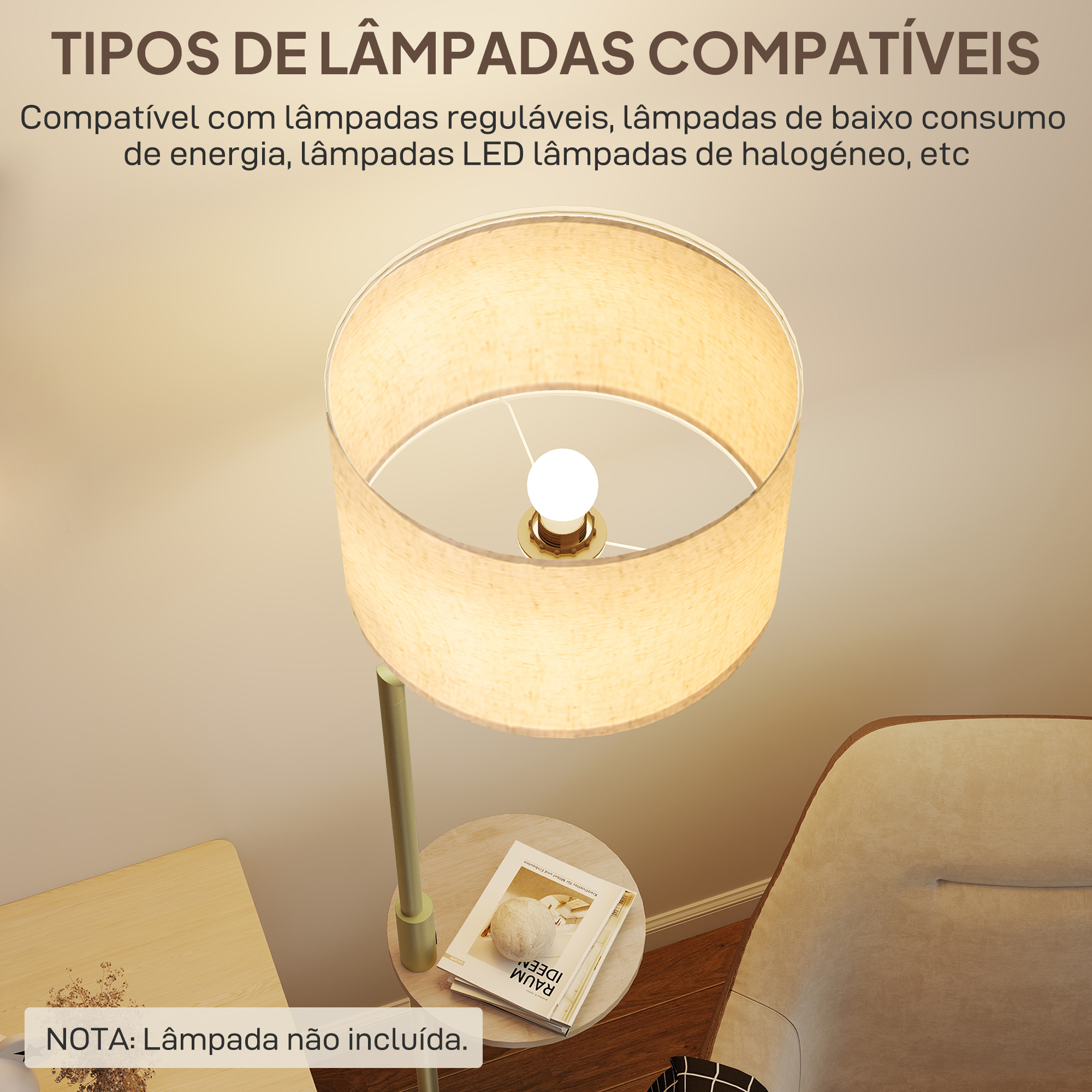 Una pantalla de lámpara de pie de tela con una bombilla dentro, junto a una mesa y un sillón.