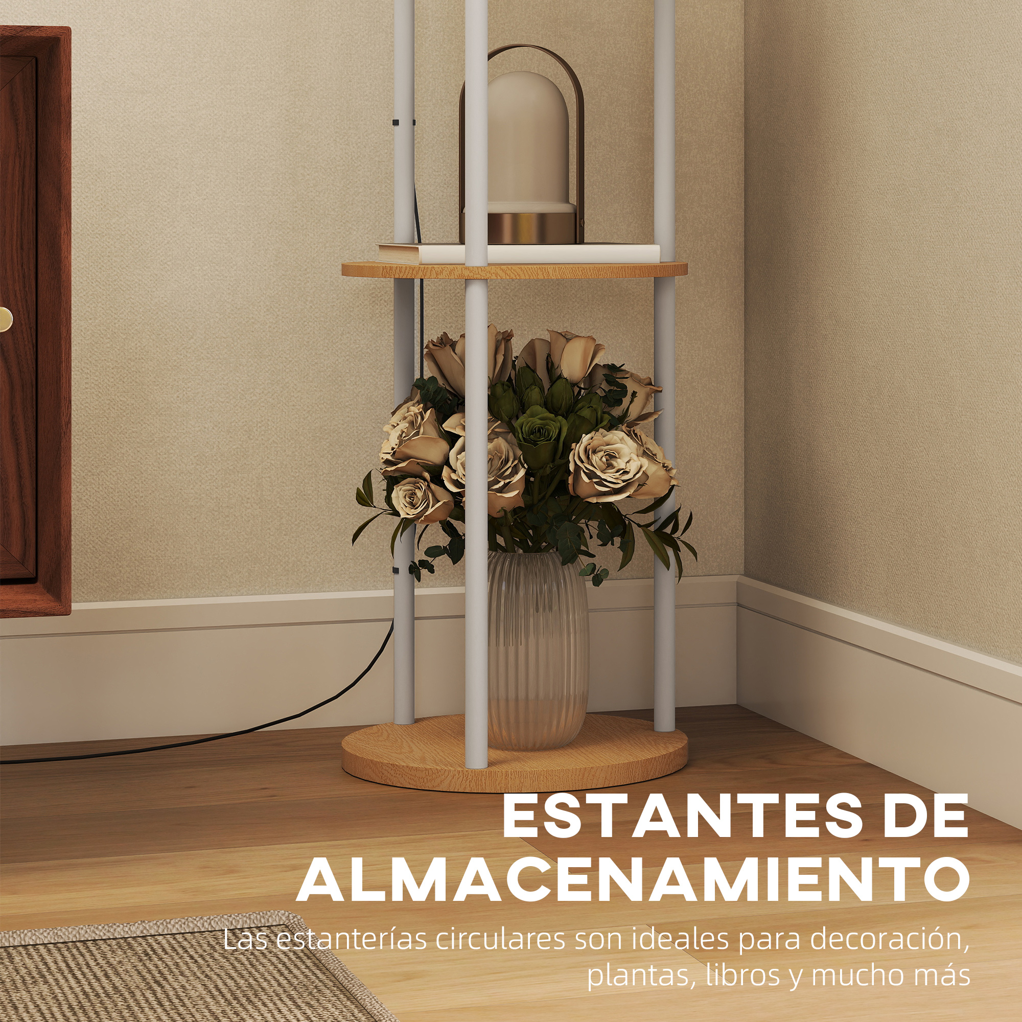 Un estante con libros, una lámpara y rosas en un jarrón.