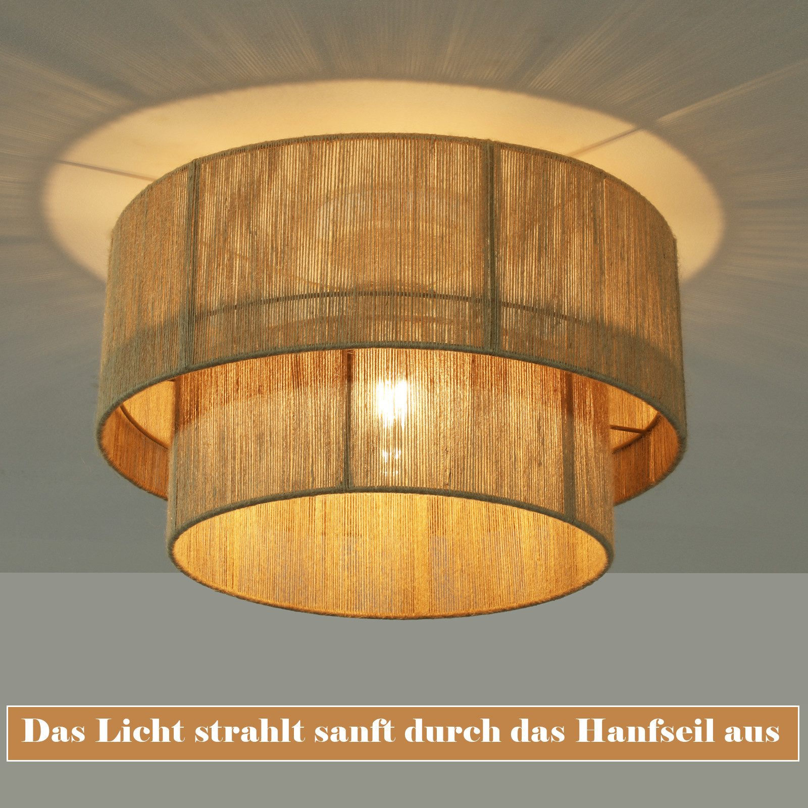 Lampada a sospensione a due livelli in corda di canapa, la luce filtra dolcemente.