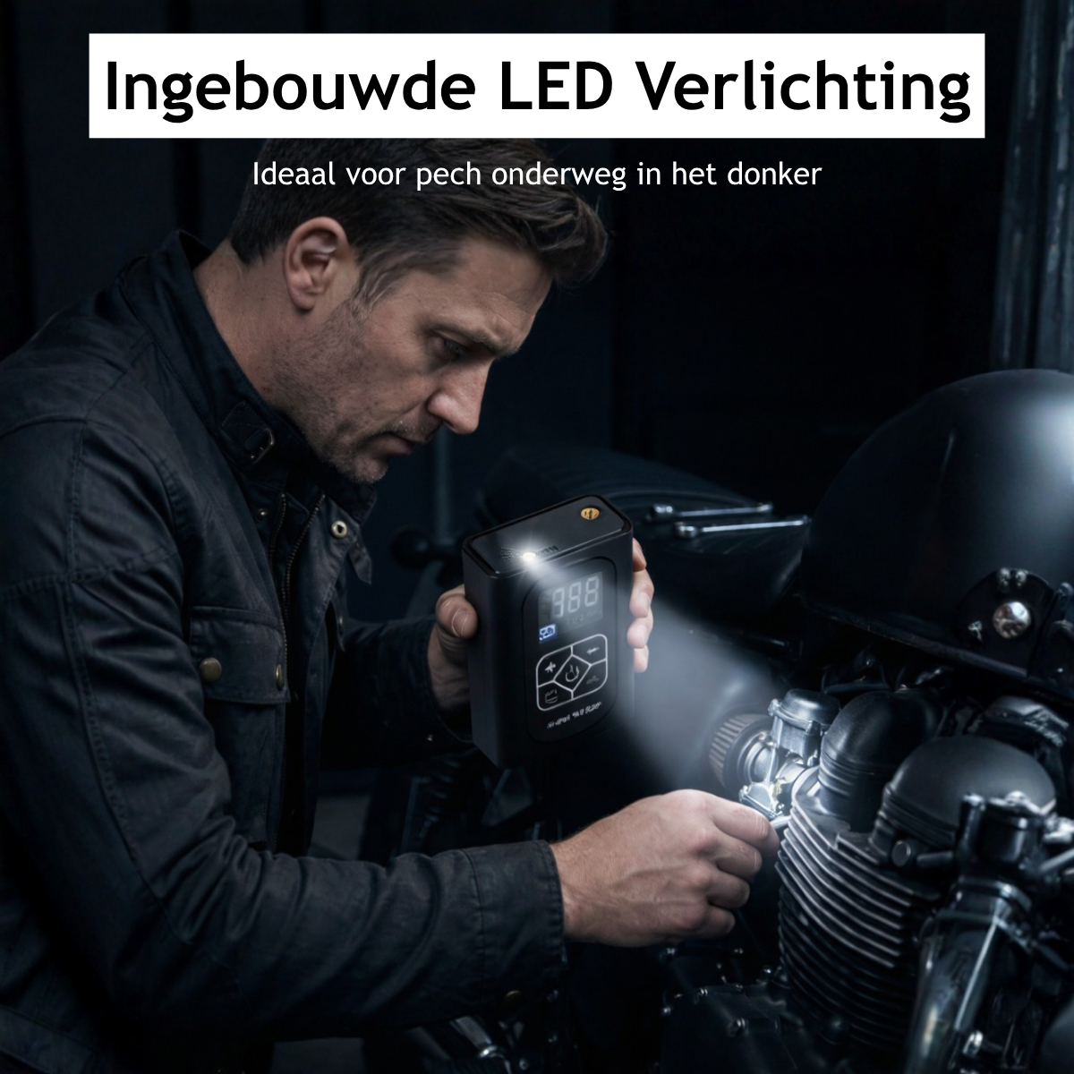 Man repareert motor in het donker met draagbare LED-pomp.