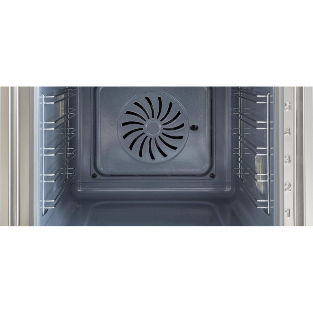 Interno di un forno con ventola e griglie.