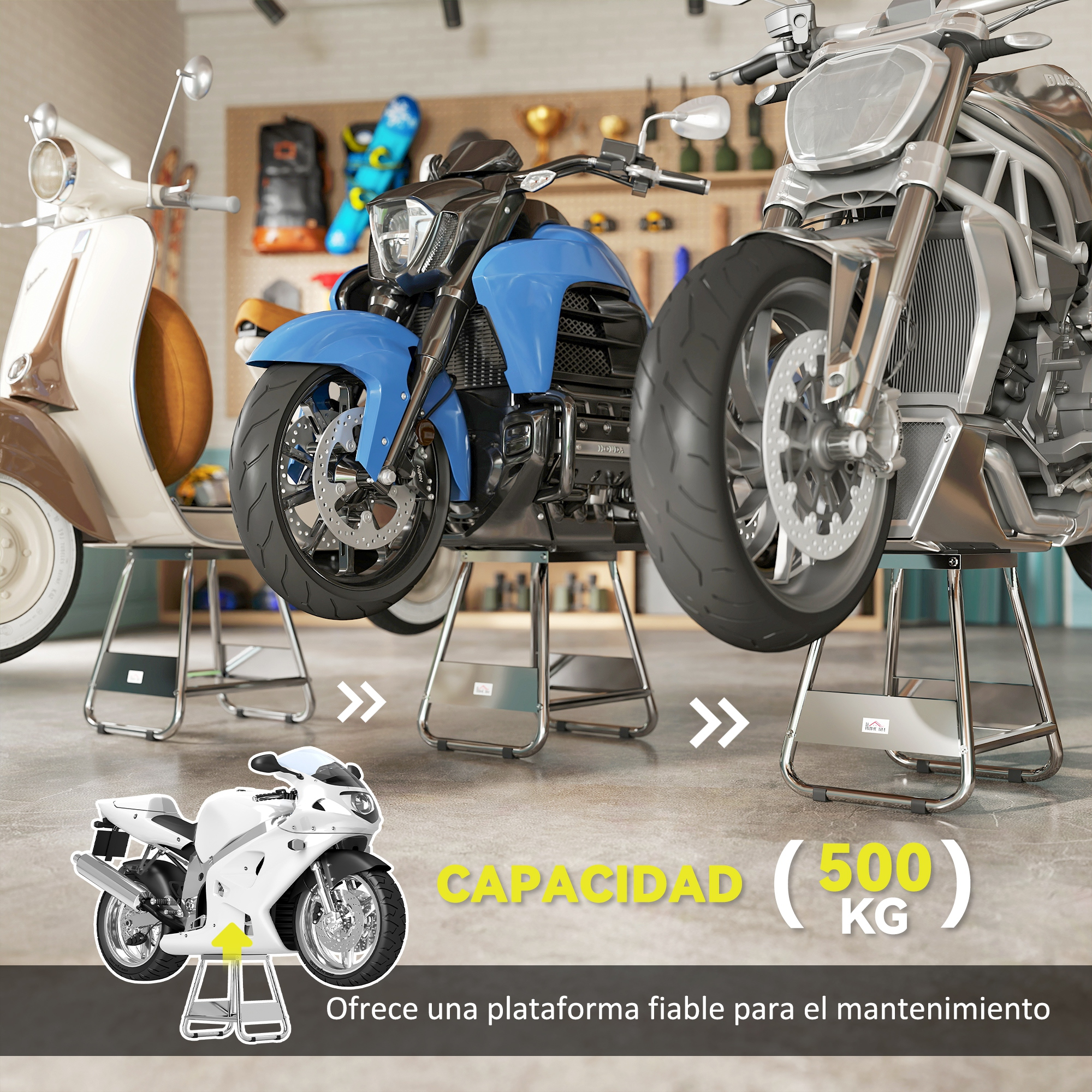 Un taller con tres motos en soportes. Izquierda scooter, centro azul, derecha plata.