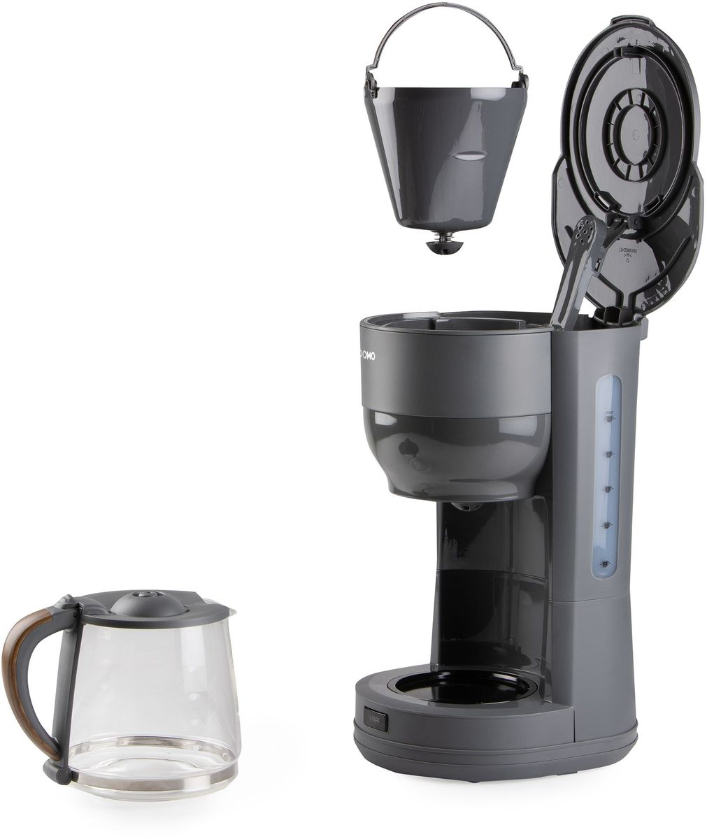 Eine graue Kaffeemaschine mit Glaskanne und Filterhalter, isoliert auf weißem Hintergrund.