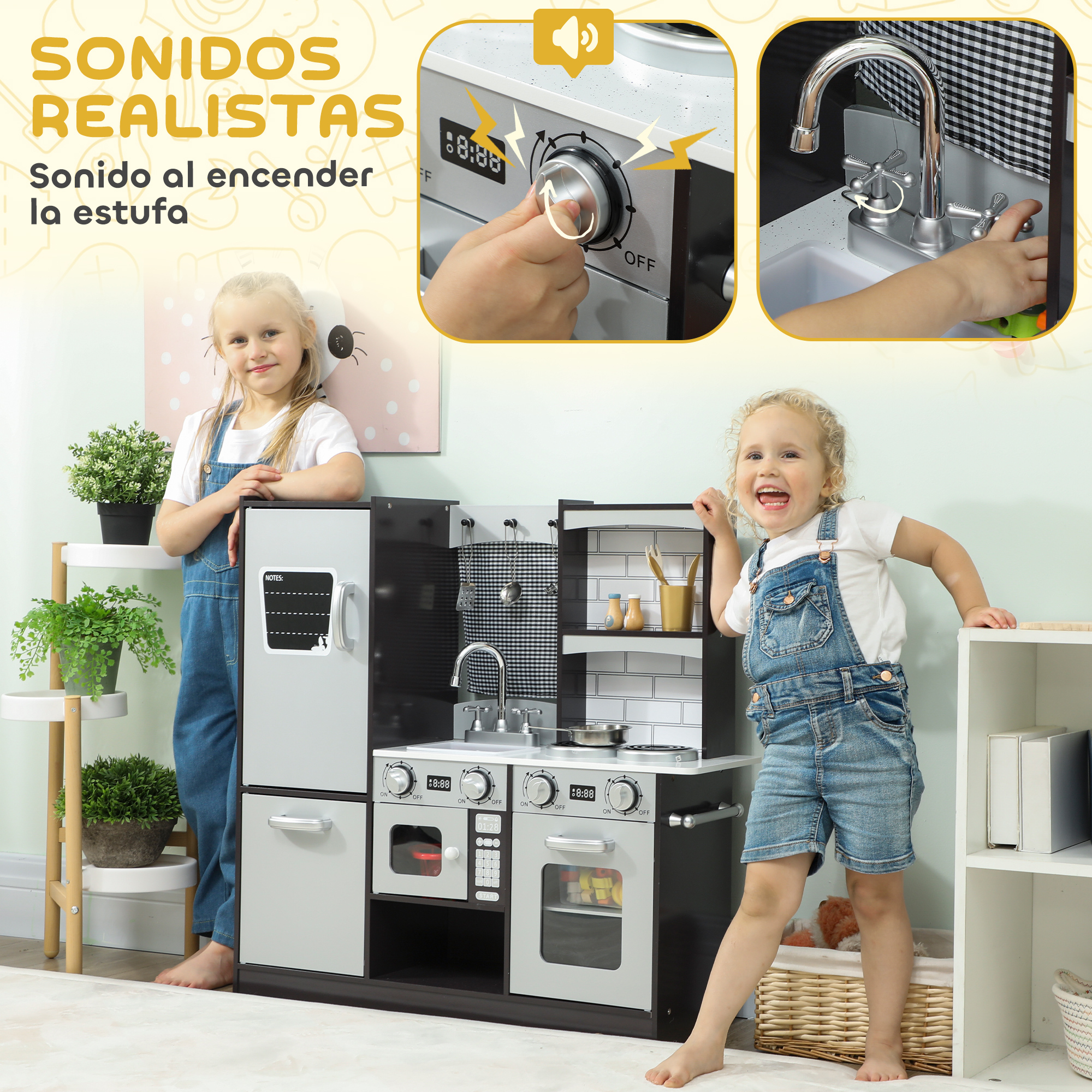 Dos niñas junto a una cocina de juguete con nevera y estufa.