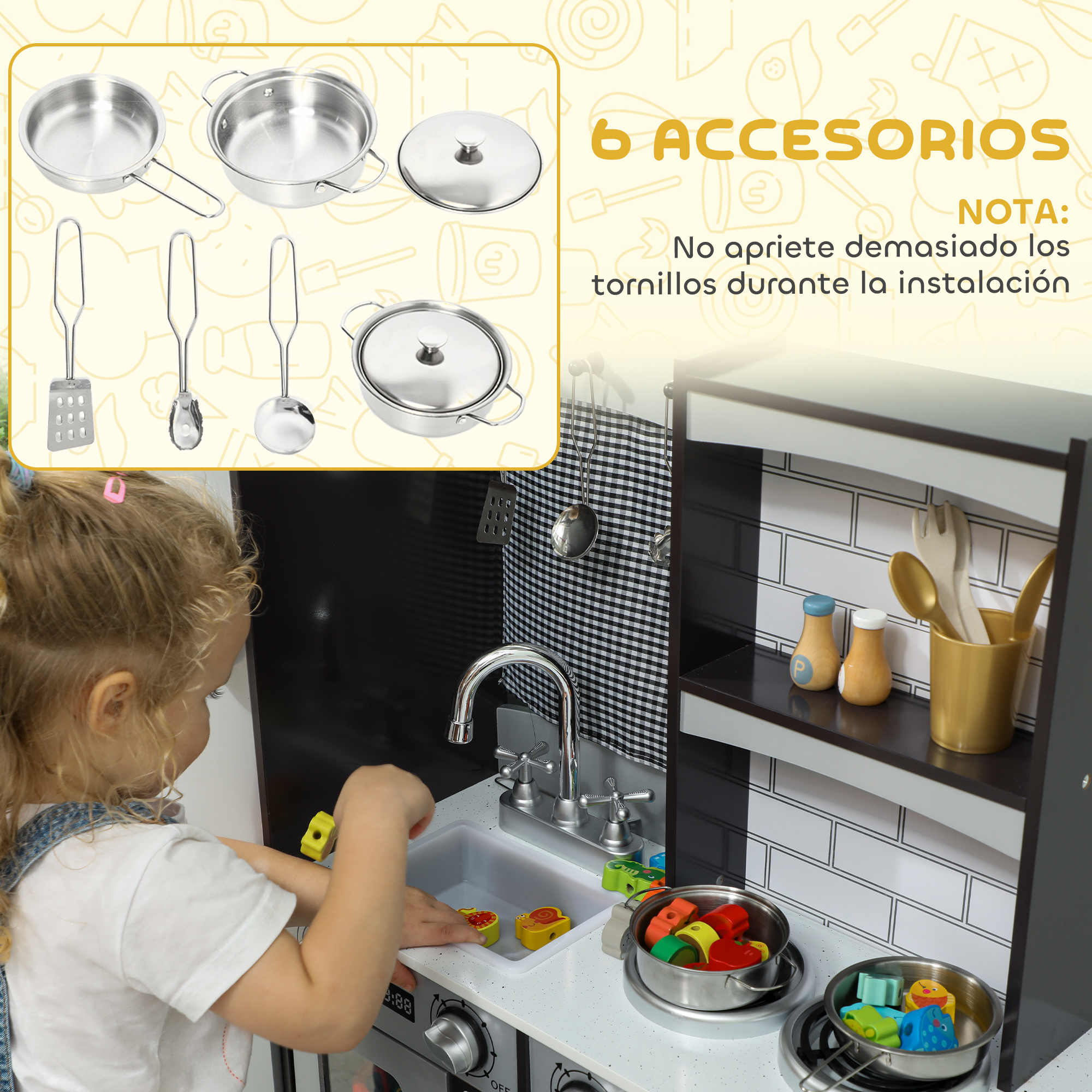 Niño juega con cocina de juguete; utensilios metálicos y juguetes.