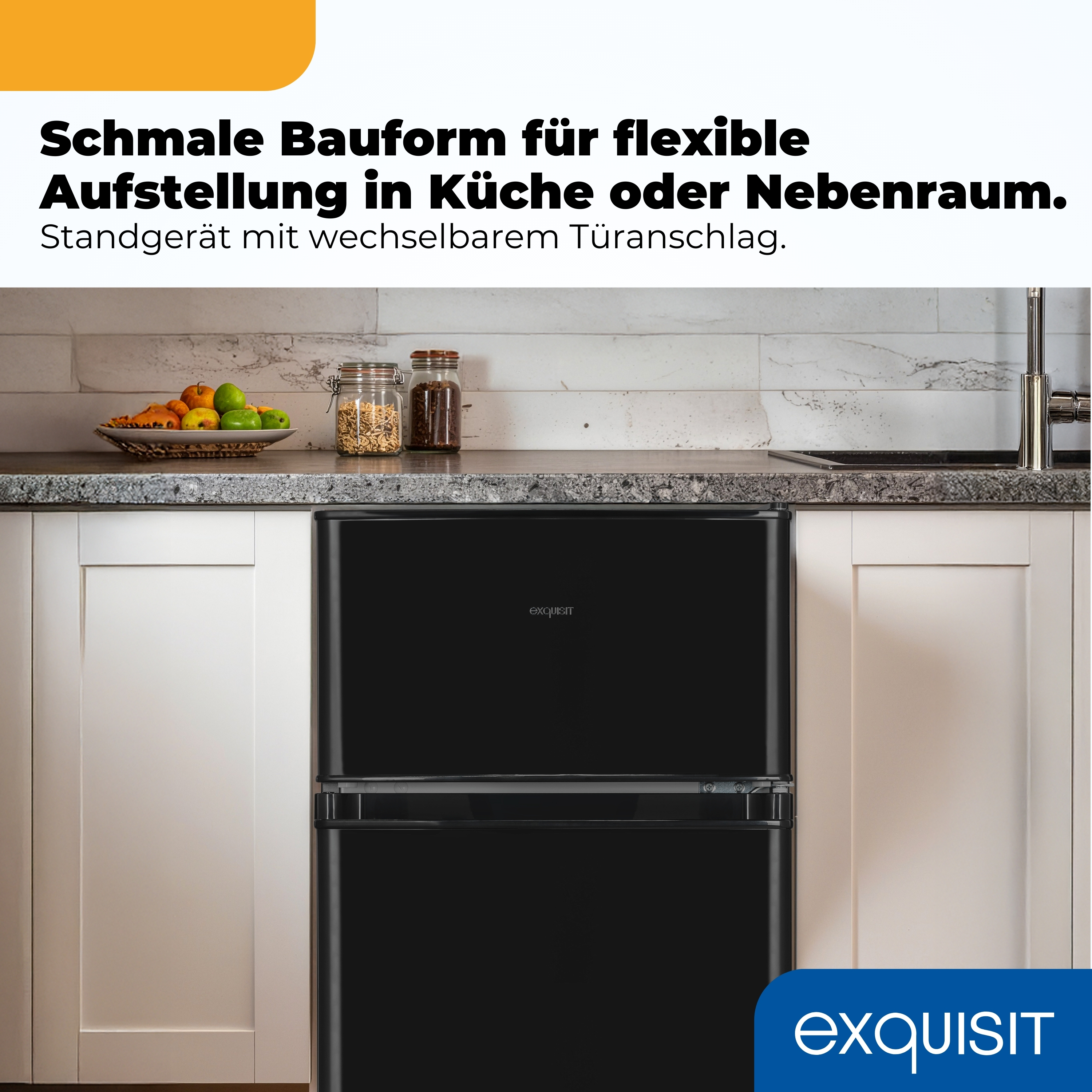 Schwarzer Kühlschrank mit Früchte-Schale und Gläsern auf der Arbeitsplatte.