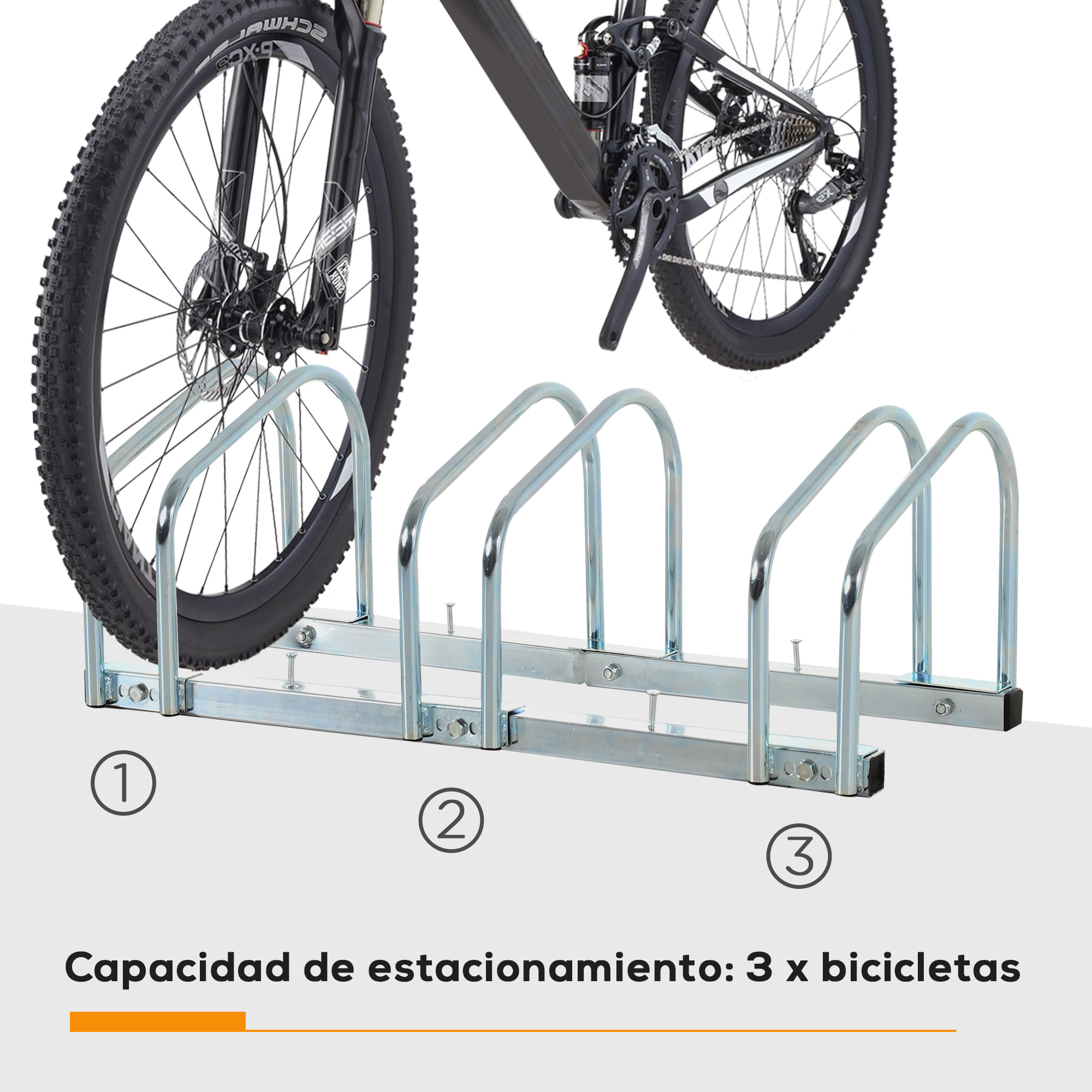 Un soporte para 3 bicicletas con una bicicleta aparcada en él.