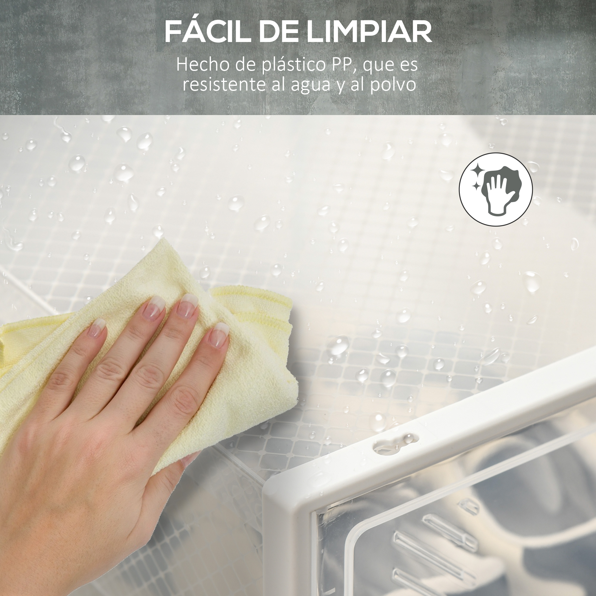 Una mano limpia una superficie blanca y lisa con gotas de agua con un paño amarillo.