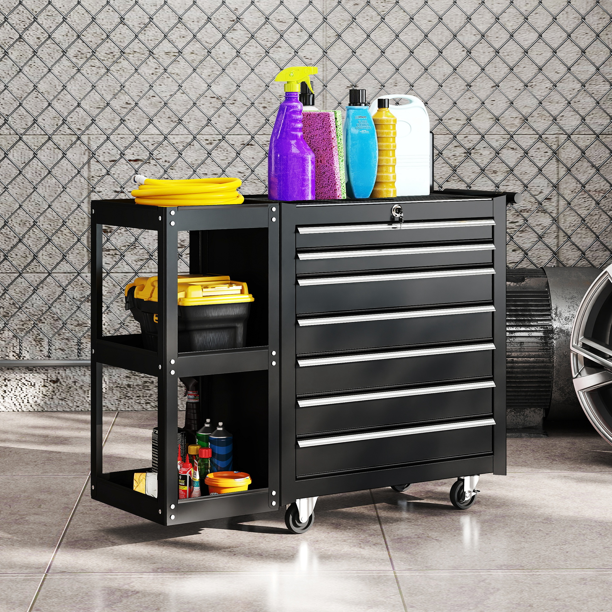 Carrito de herramientas negro con manguera amarilla, artículos de limpieza y caja de herramientas.
