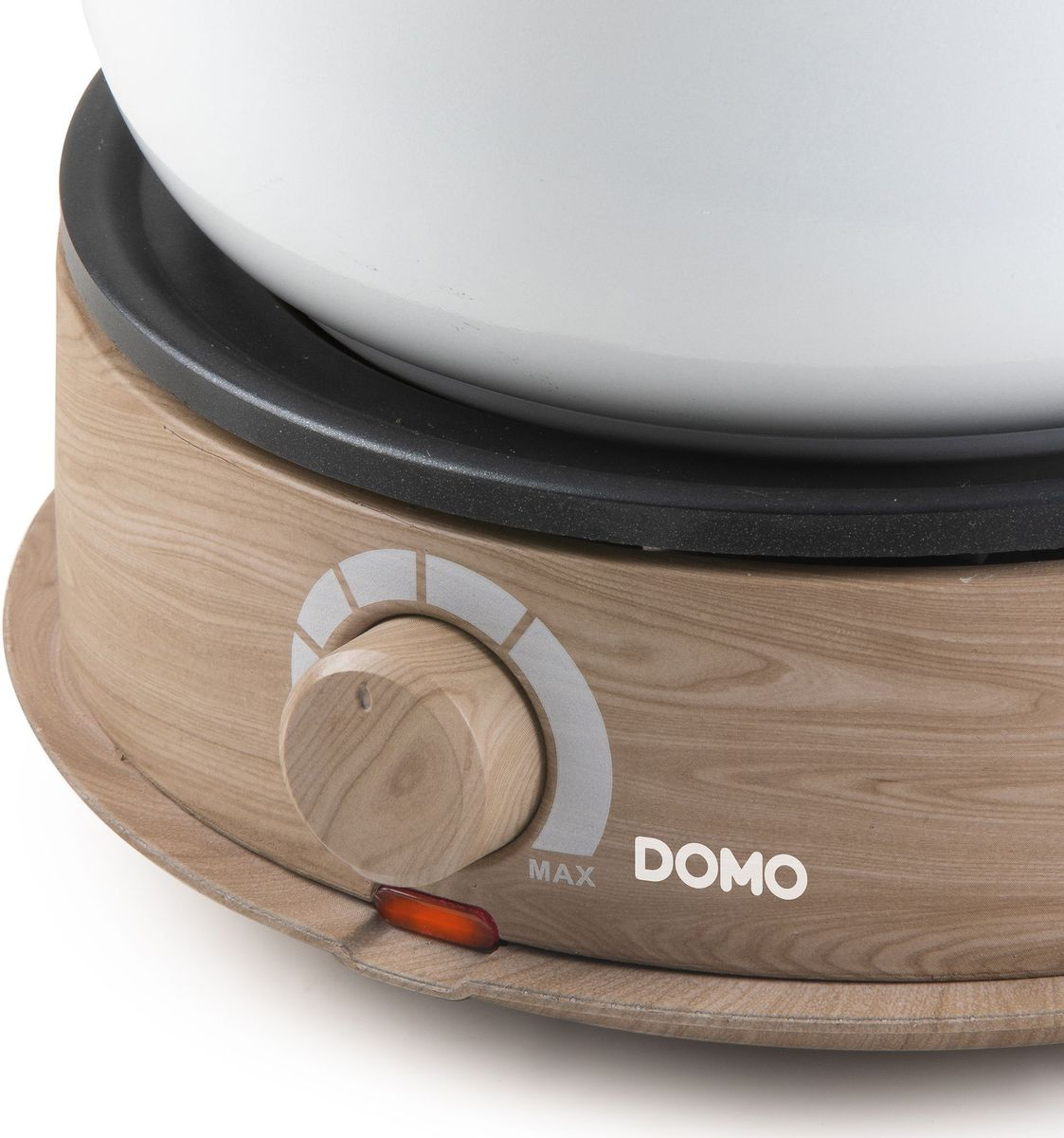 Holzmaserung-Bedienfeld mit Drehregler, Anzeige und Domo-Logo.