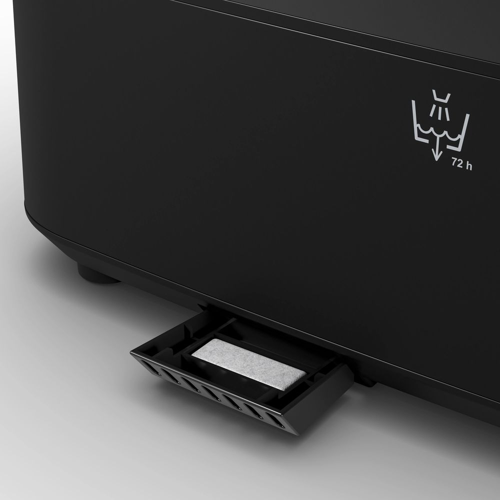 Un contenitore nero con un cassetto estratto e un filtro.