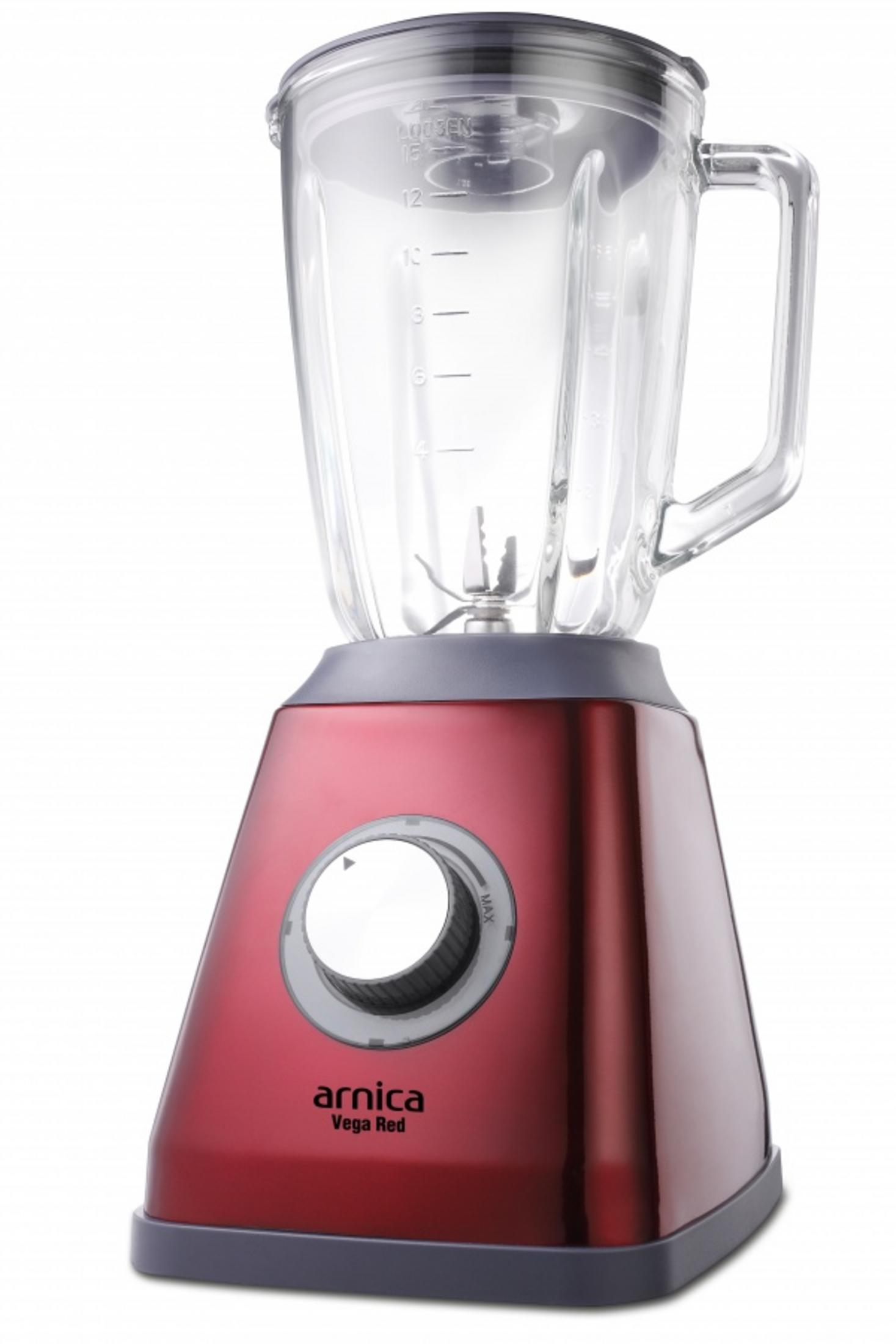 Gümüş kadranlı, cam sürahili kırmızı blender.