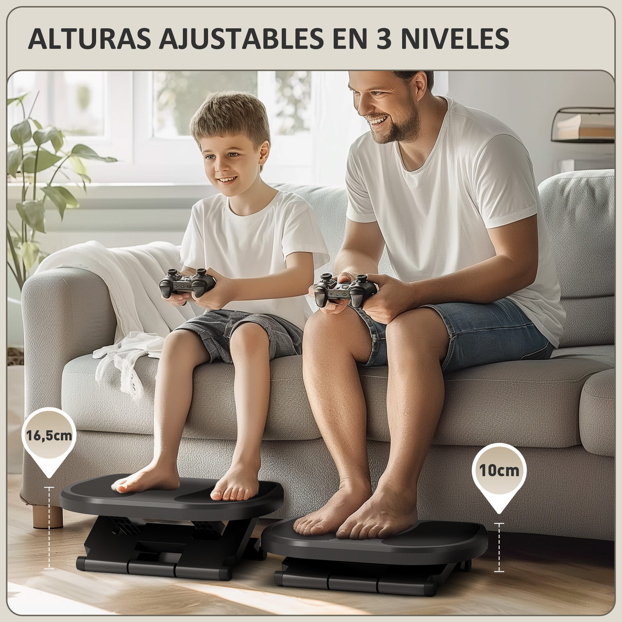 Padre e hijo juegan videojuegos en un sofá, con reposapiés ajustables.