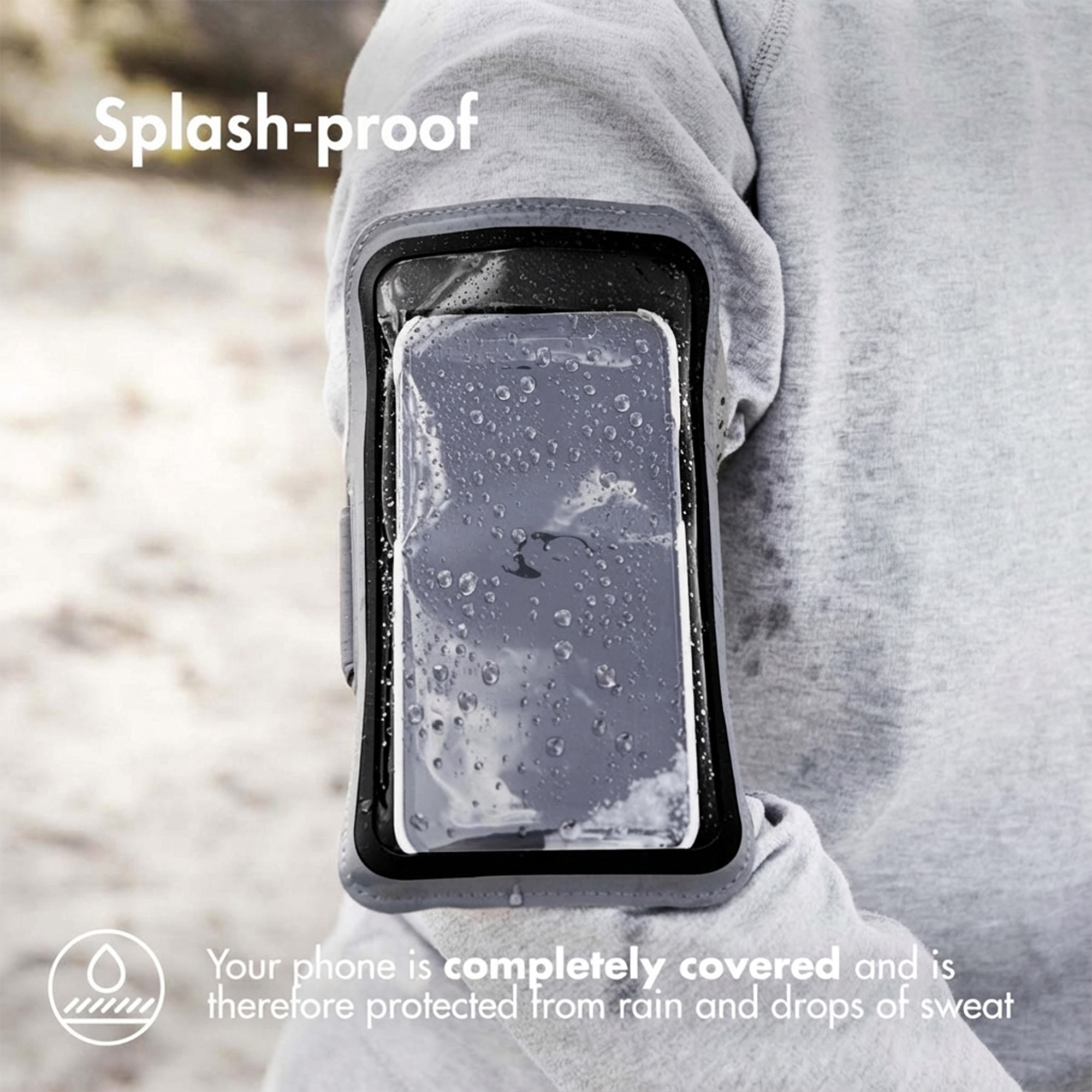 Telefoon in een grijze armband met waterdruppels, spatwaterdicht.