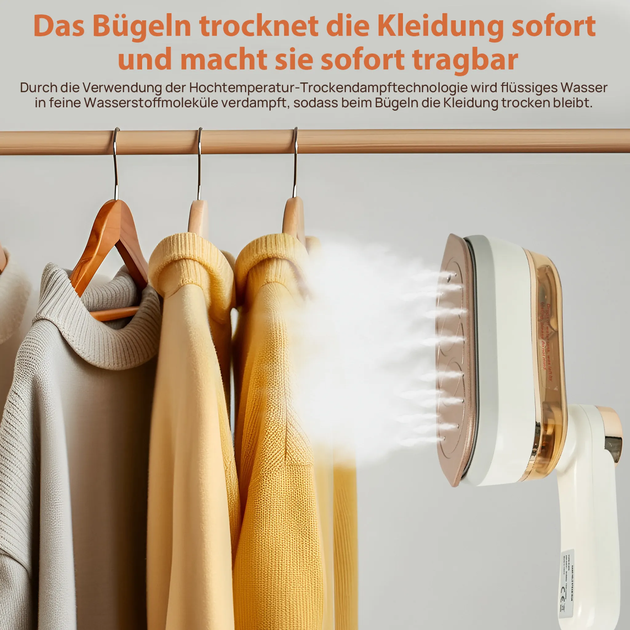 Ein Dampfbügeleisen dampft Kleidung auf Kleiderbügeln. Helle Pullover.